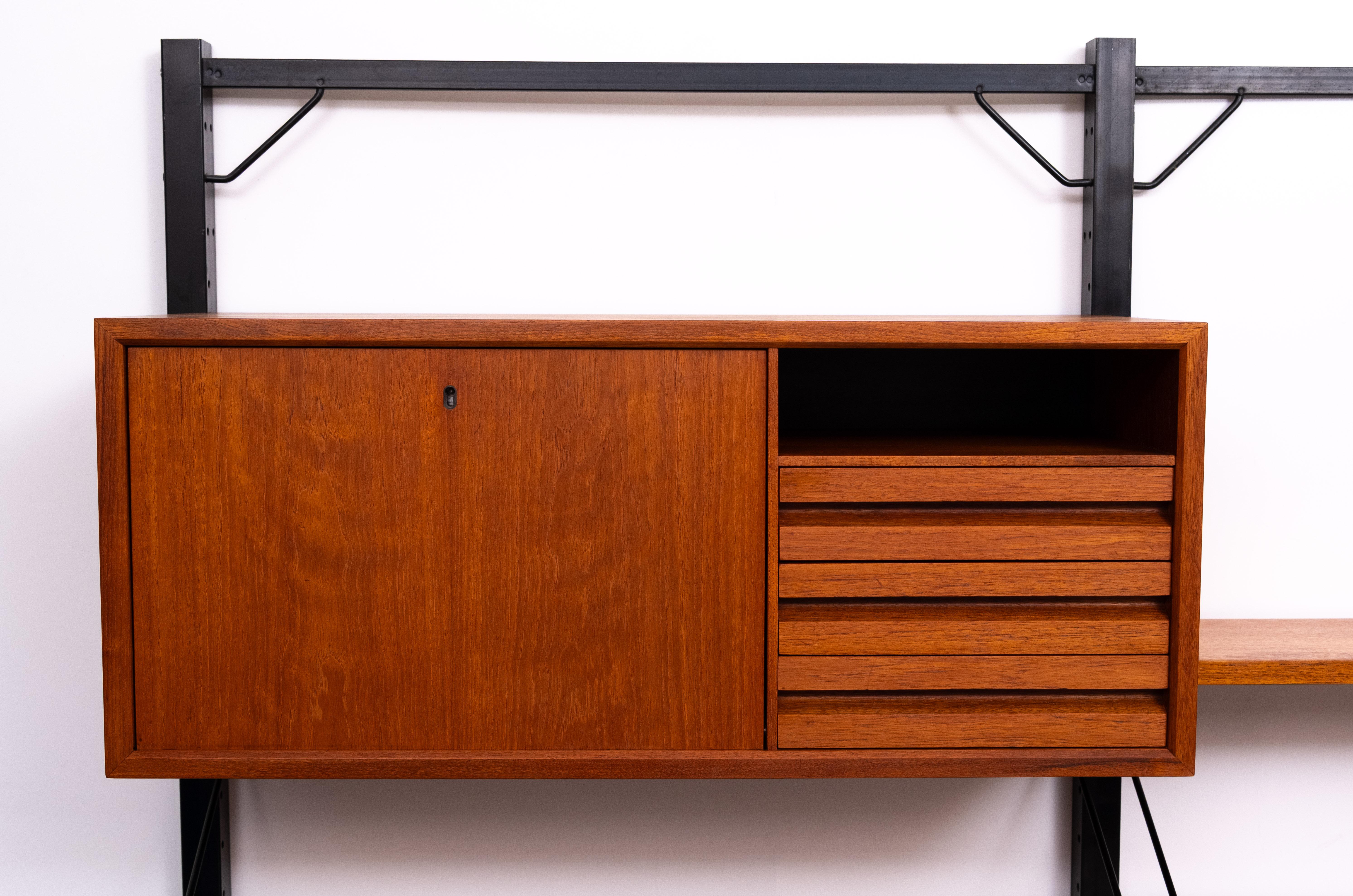 Metà XX secolo Stupendo free standing  Royal System Poul Cadovius   Anni '50 Danimarca in vendita