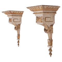 Consoles murales en bois doré sculpté de style Louis XVI avec décoration à la grecque