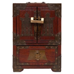 Cajita de joyas china de latón antiguo y madera maciza, de los años 40