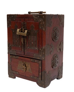 Cajita de joyas china de latón antiguo y madera maciza, de los años 40