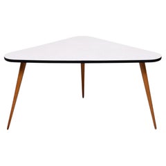 Dreieckiger Couchtisch von Bovenkamp aus den 1960er Jahren mit Beinen aus Buchenholz