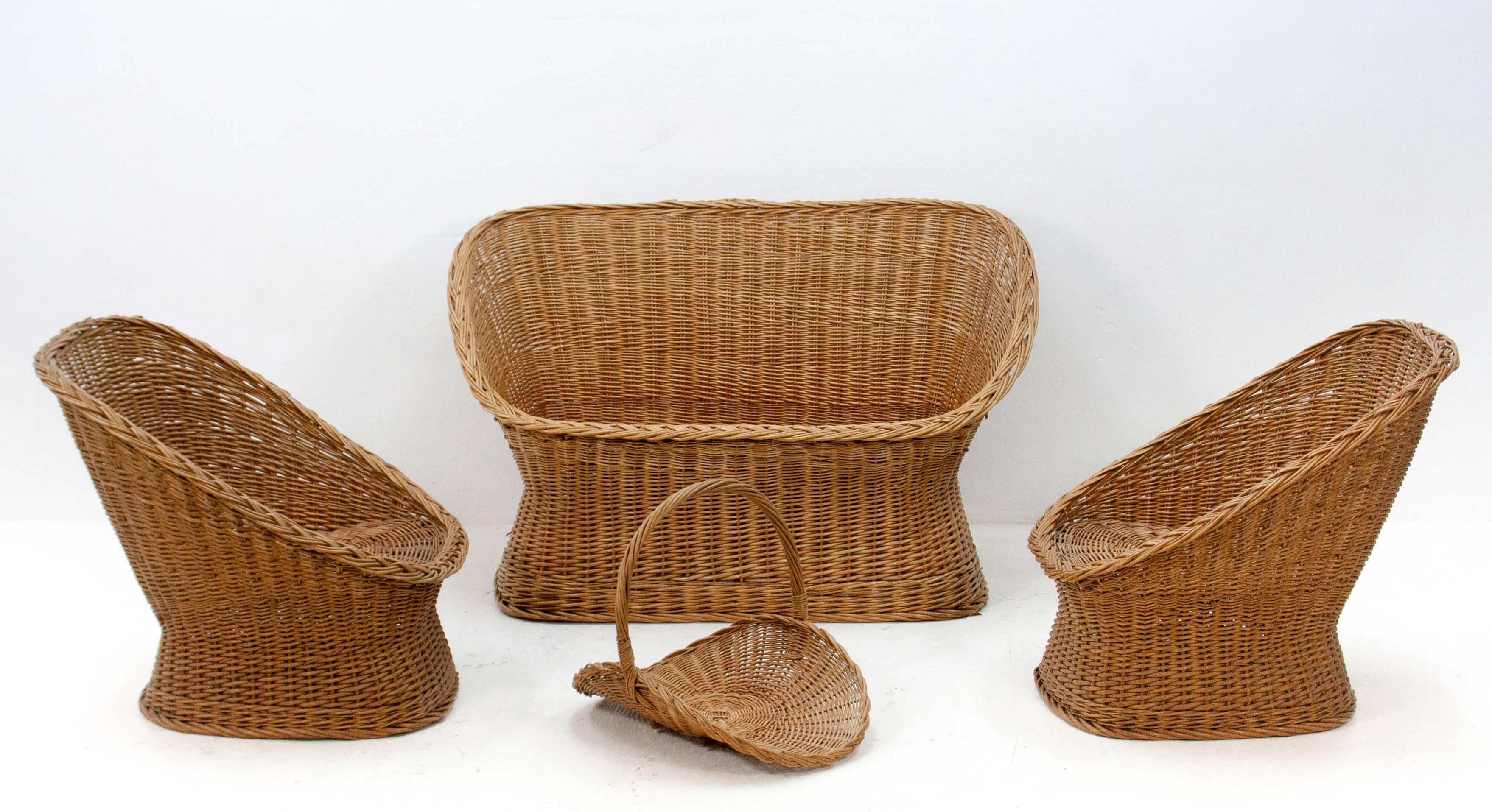 Pair of vintage rattan lounge chairs and a matching love seat from the specialists Gebroeders Jonkers ('Jonkers Brothers'). Very nice condition.