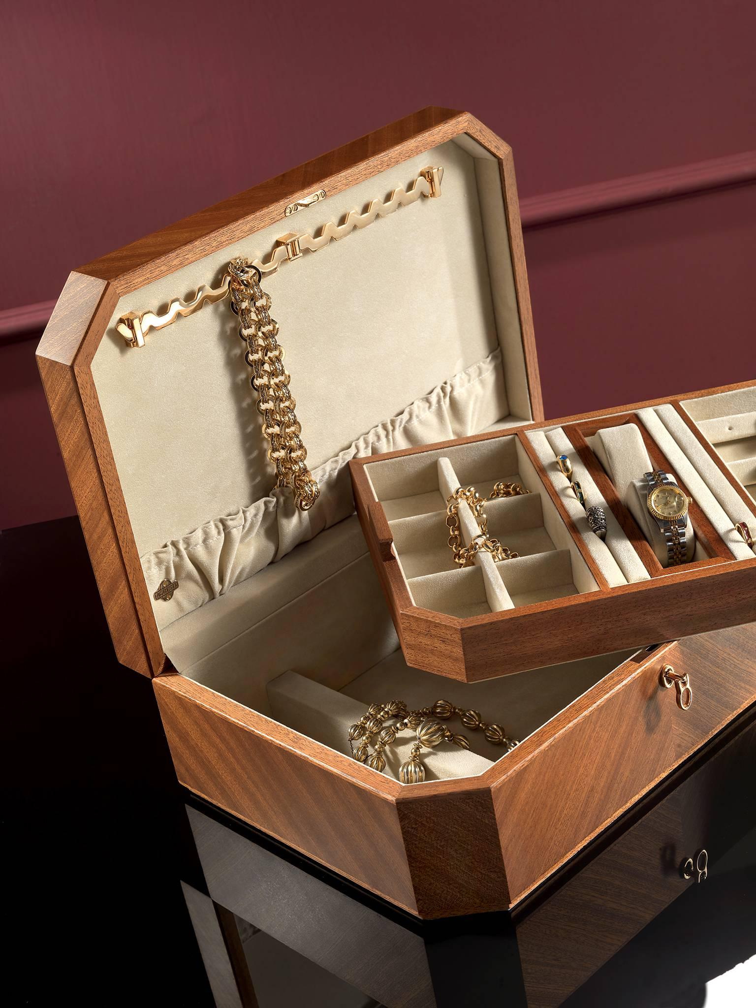 Hexagonal jewel box in briarwood and striped mahogany. Removable tray, necklace bar.