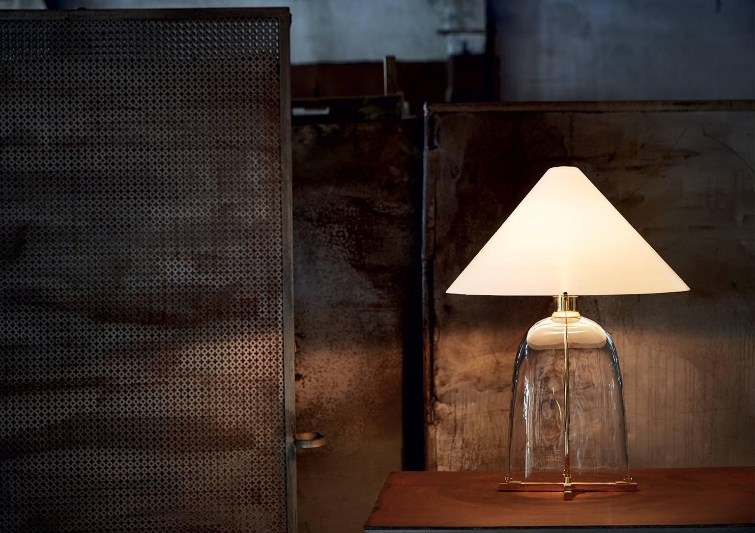 Ovale Carlo Moretti Zeitgenössische mundgeblasene Muranoglas-Tischlampe aus Klarglas (Moderne) im Angebot