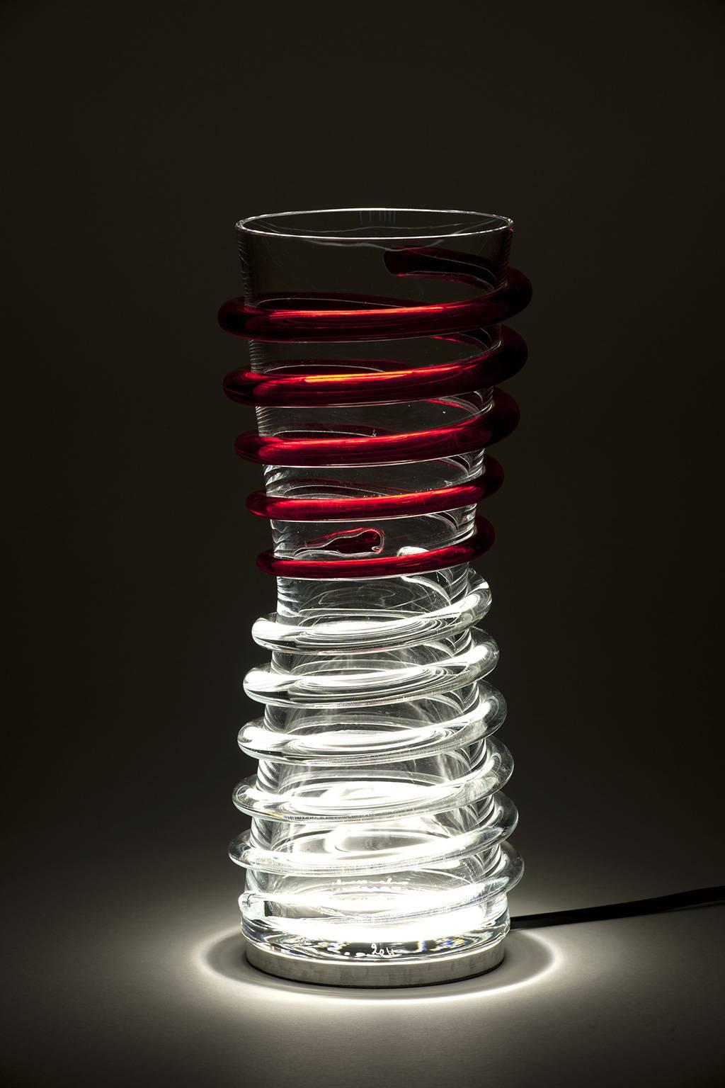 italien Lampe de bureau LED/vase contemporain(e) en verre de Murano rouge et transparent Polari Carlo Moretti en vente