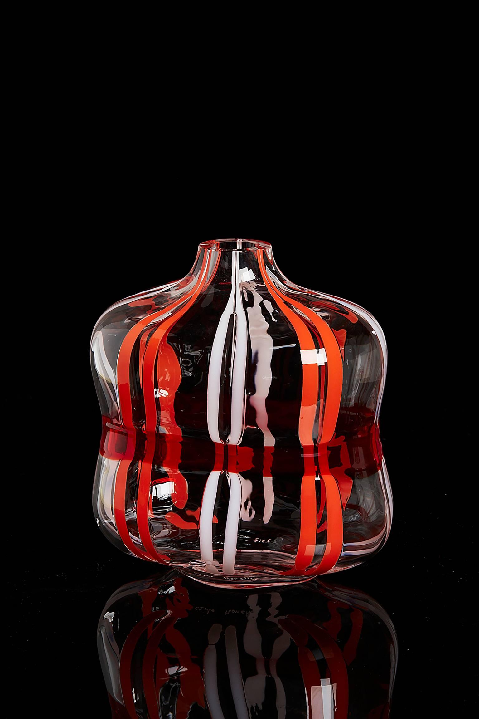 Carlo Moretti Hamsa contemporary mouth blown Murano glass vase in clear glass with white and red stripes.

Part of the I Piccoli collection, the objects are small in size but give considerable cause for reflection, small but precious. All the vases