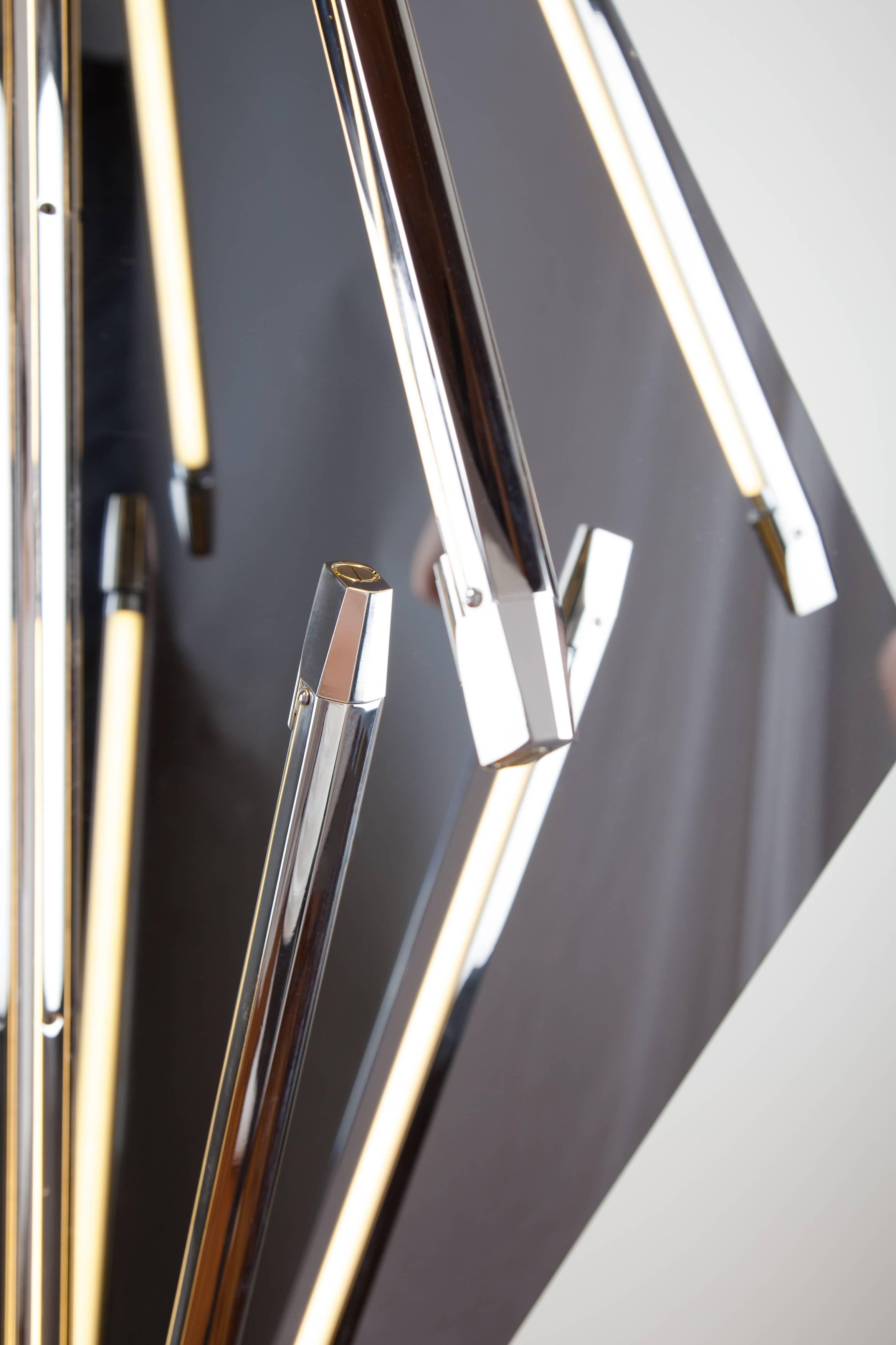 Lampadario a LED Bec Brittain Echo 3, specchio e ottone In condizioni Nuovo in vendita a Long Island City, NY