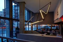Bec Brittain Shy 15, lampadario a led in ottone