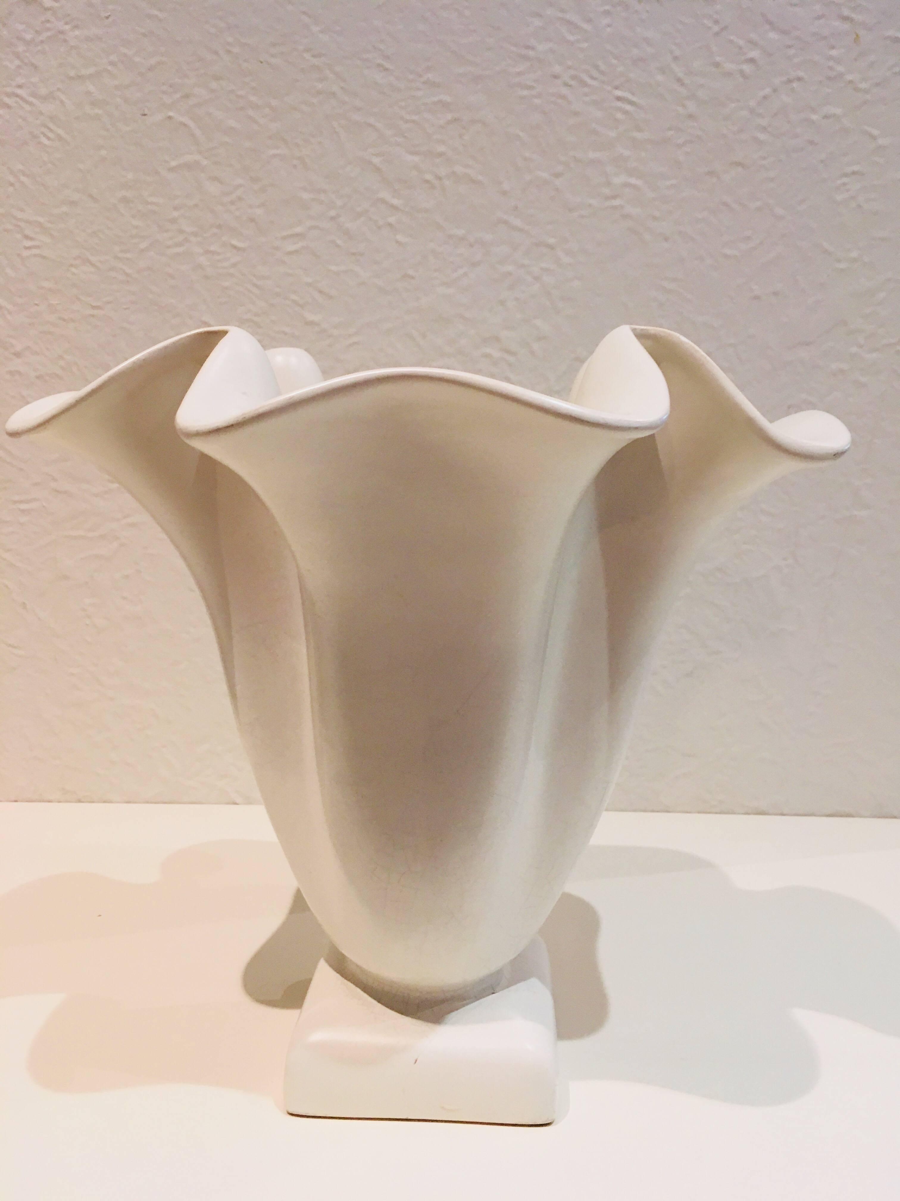 Henning Rathjen Australian pottery vase, stylised free flowing form. These are amongst the most desirable and highly regarded designs by this Australian artist.