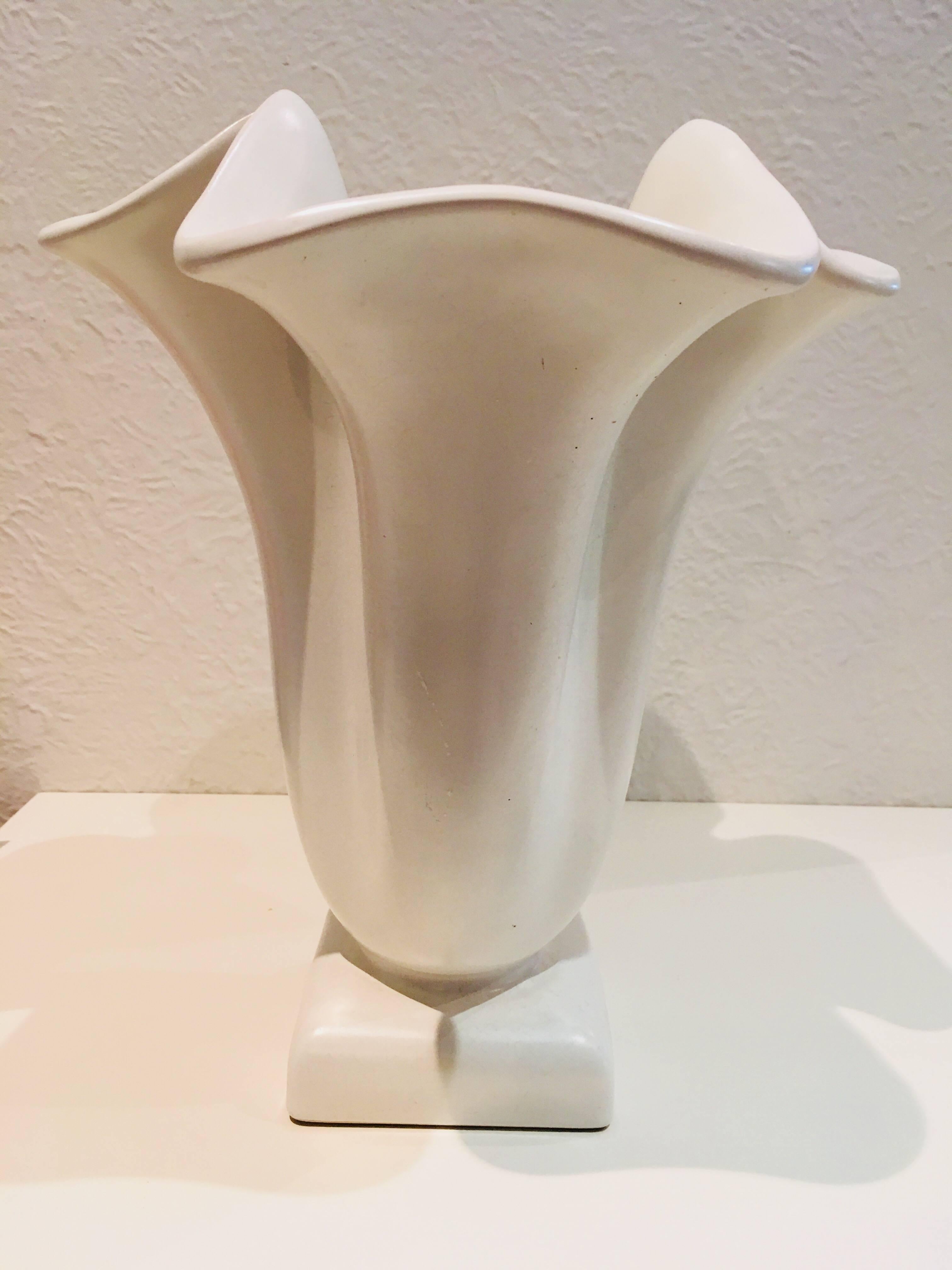 Henning Rathjen Australian pottery vase, stylized free flowing form. These are amongst the most desirable and highly regarded designs by this Australian artist.