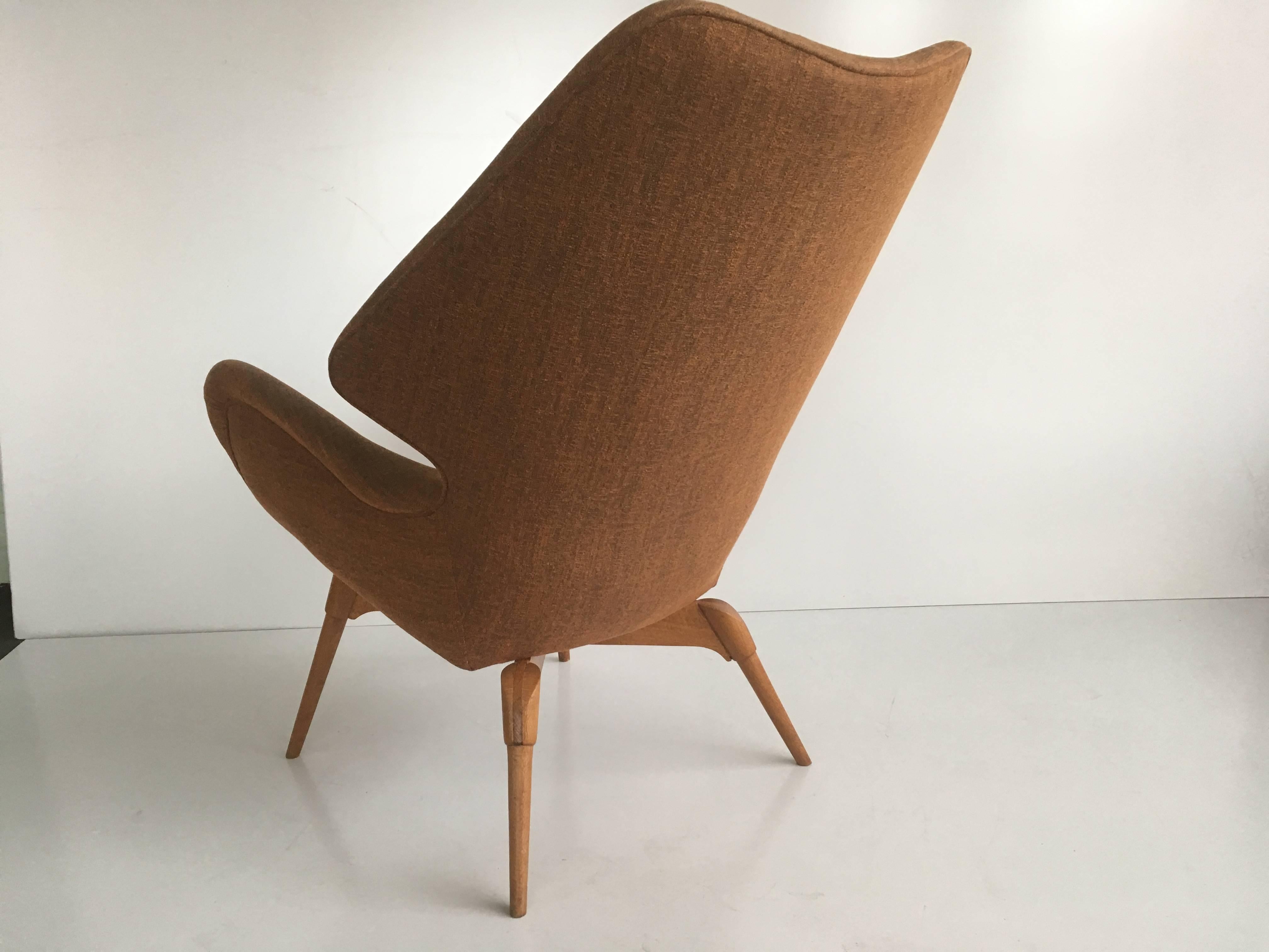 Iconic B230 Contour chair by highly regarded Australian Mid-Century designer Grant Featherston.

His 'Contour' series was born of Featherston's dream of making a chair that would be a ‘negative’ of the human body to create the concept of ‘contour