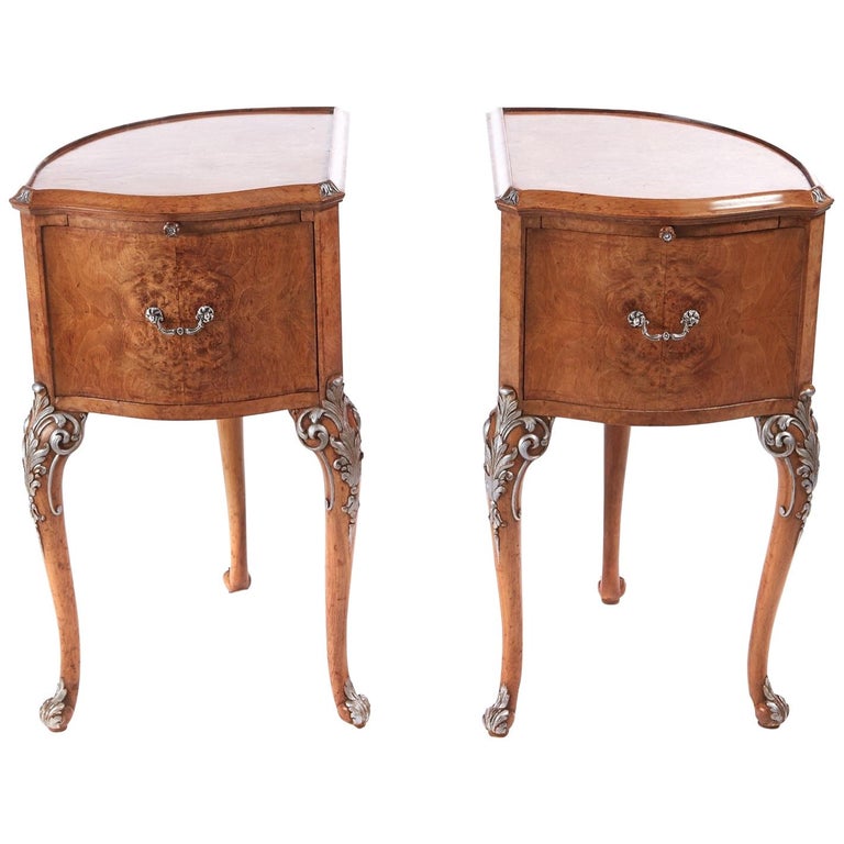 Fine Pair Of Bird S Eye Maple Serpentine Shaped Bedside Cabinets
