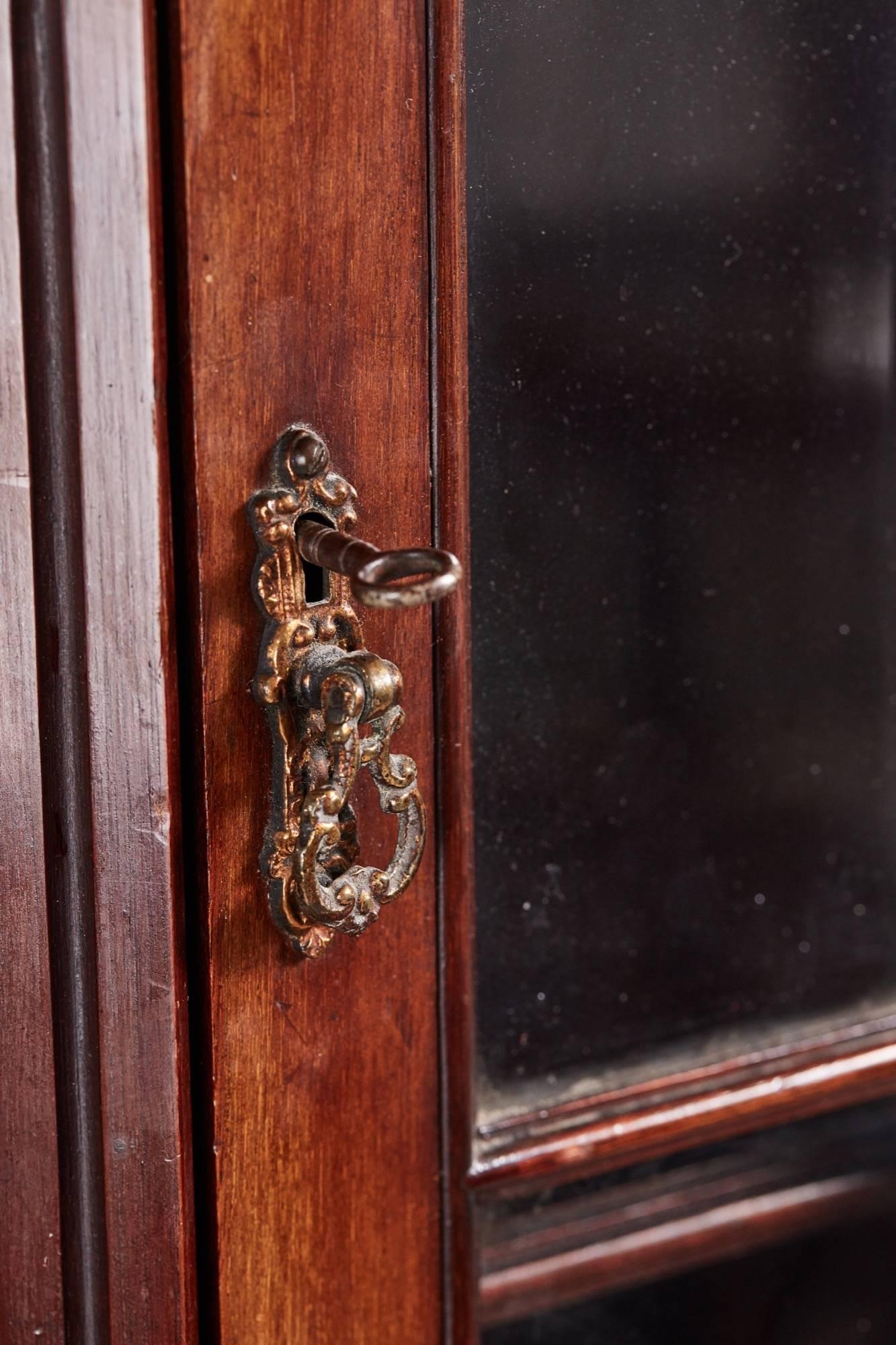 Edwardian Mahogany Glazed Corner Cabinet In Excellent Condition In Stutton, GB