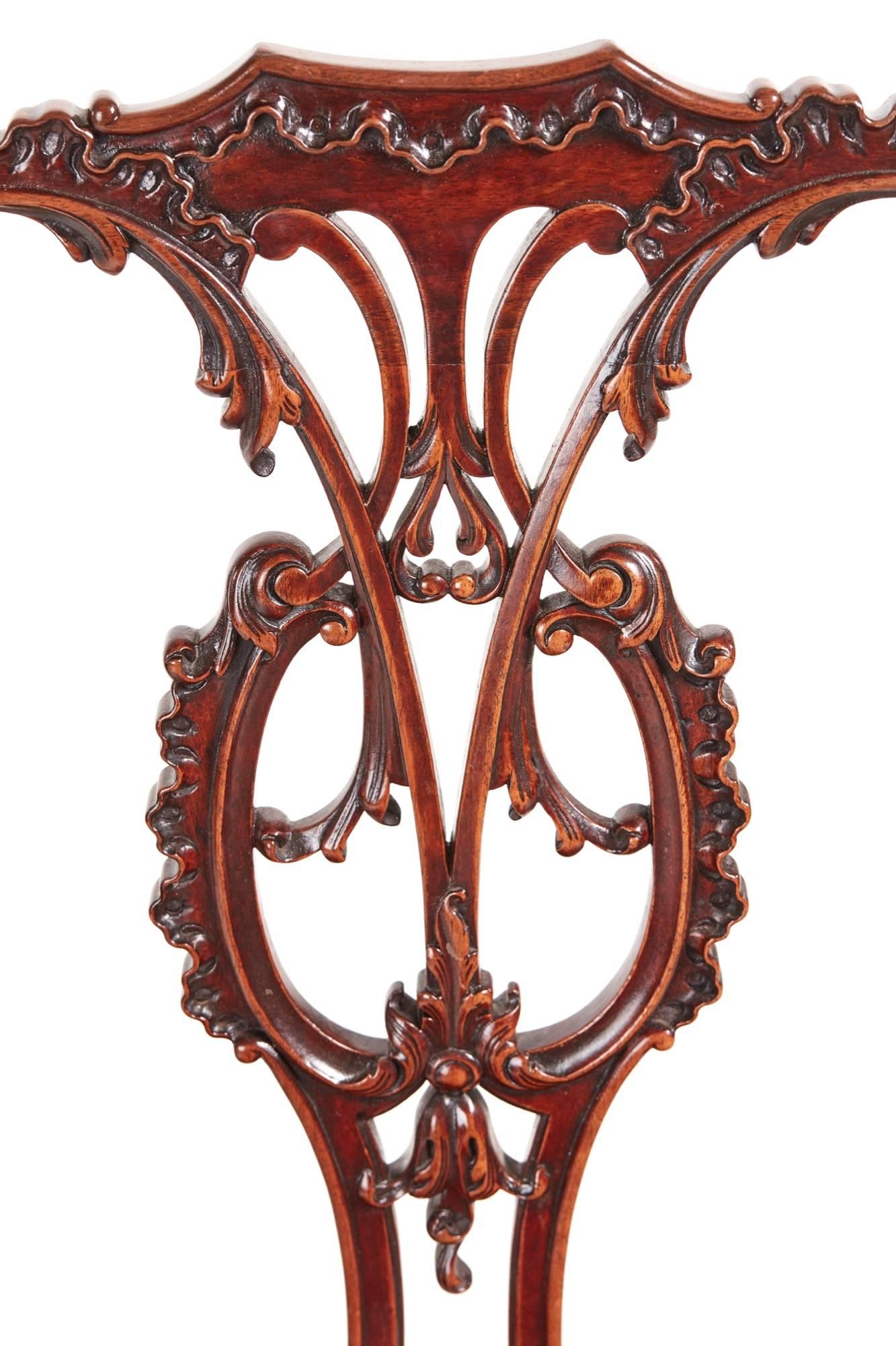 Fine quality set of six carved mahogany Chippendale style dining chairs, with elaborate carved tops and carved pierced backs, standing on elaborate carved shaped cabriole legs to the front, lovely outswept back legs
Newly re-upholstered in a