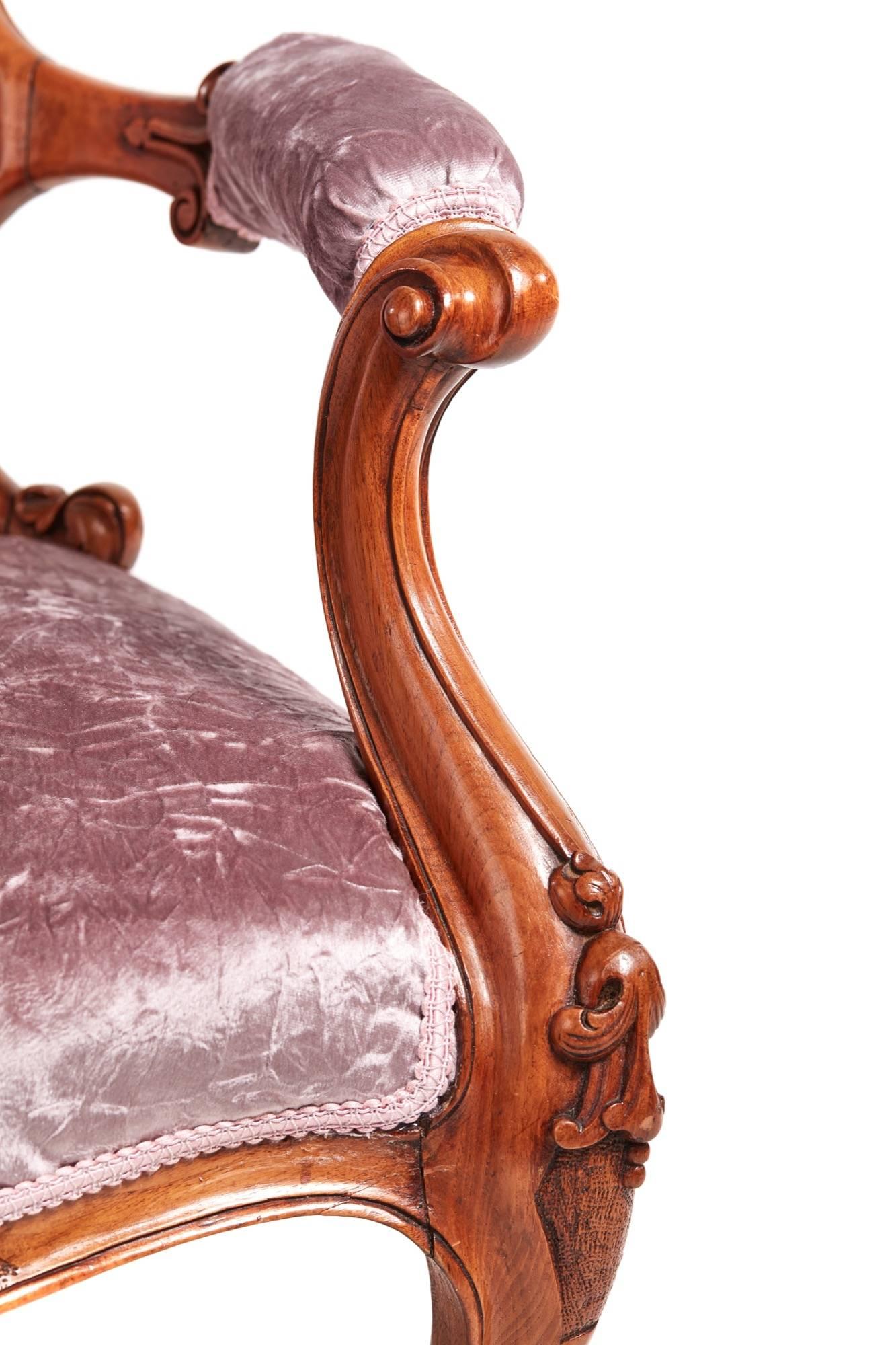 A fine quality Victorian carved walnut armchair, with carved detail to the top, lovely carved shaped arms, carved front rail, standing on shaped carved cabriole front legs outswept back legs
Newly re-upholstered
Lovely color and condition.