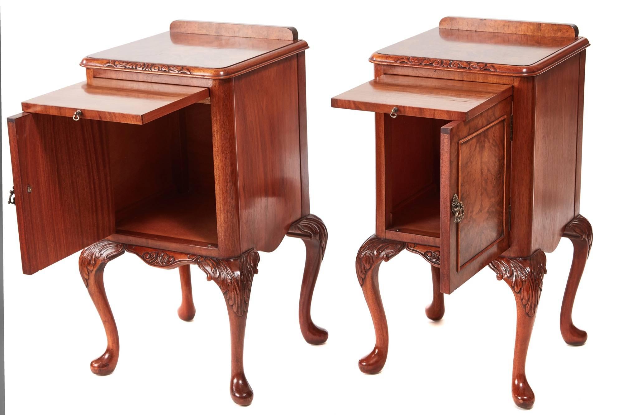 Fine pair of burr walnut bedside cabinets, with fantastic burr walnut tops, nice carved edge, pull-out slides, burr walnut doors with original brass handles, standing on solid carved walnut cabriole legs
Fantastic color and condition.