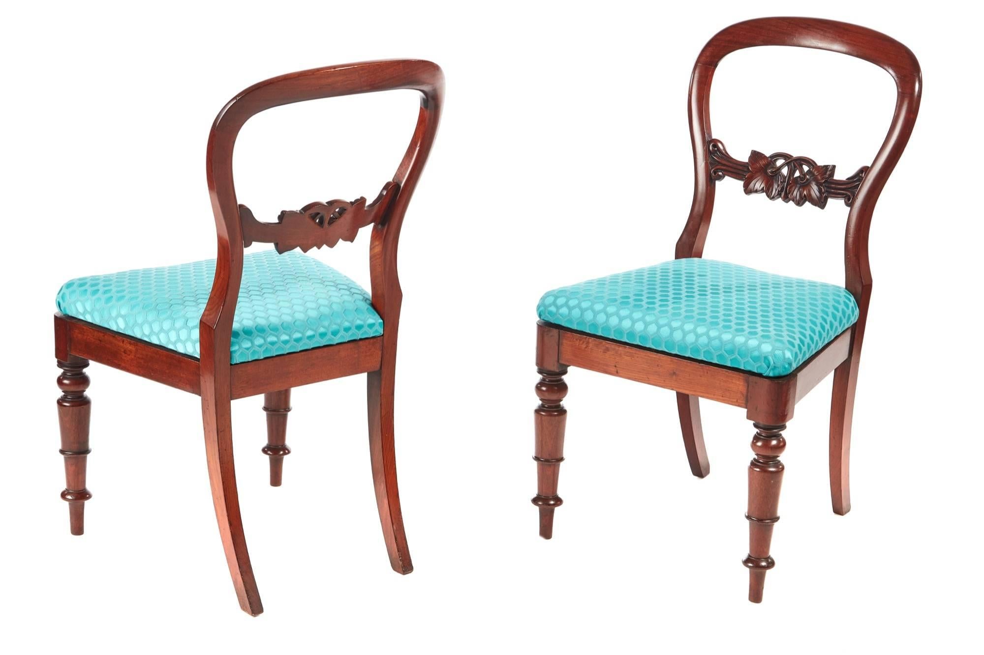 Set of four quality Victorian mahogany balloon back dining chairs, with a lovely shaped back carved lower rail, standing on turned legs to the front outswept back legs
Newly re-upholstered drop in seats
Lovely color and condition
Measure: 19