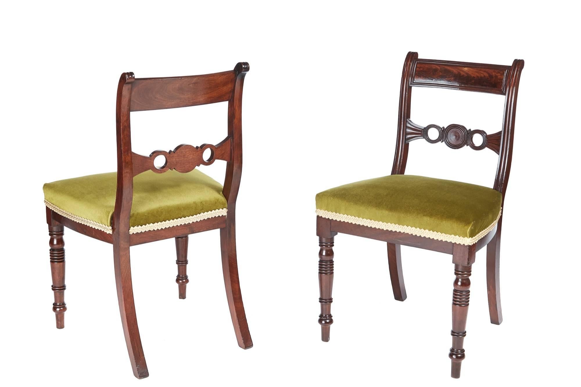 Fine set of six Regency mahogany dining chairs, with a shaped reeded top rail, shaped reeded centre splat, lovely turned legs to the front outswept back legs
Newly re-upholstered
Fantastic color and condition
Measures: 19