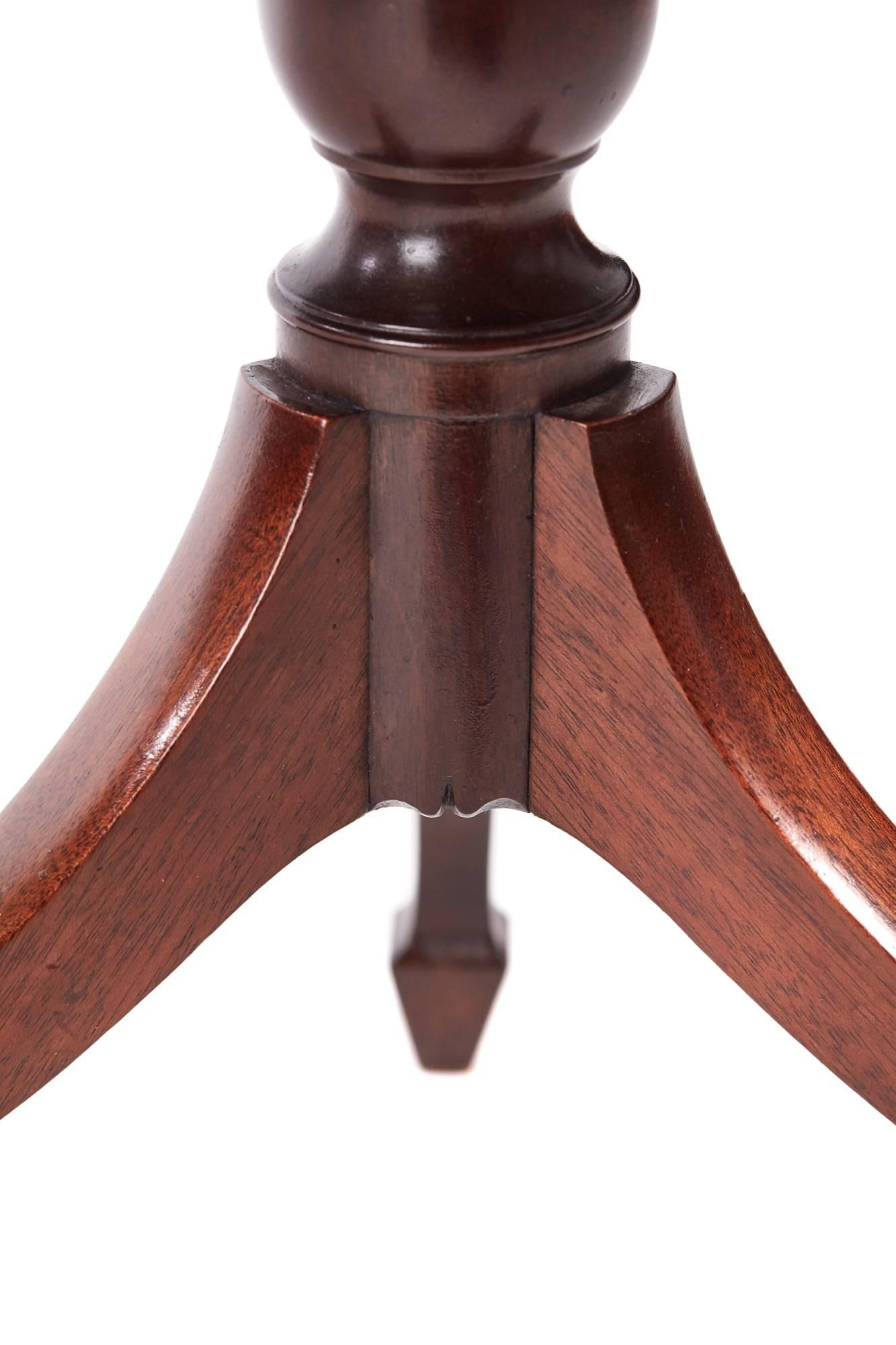 George III Mahogany Wine / Lamp Table For Sale 1