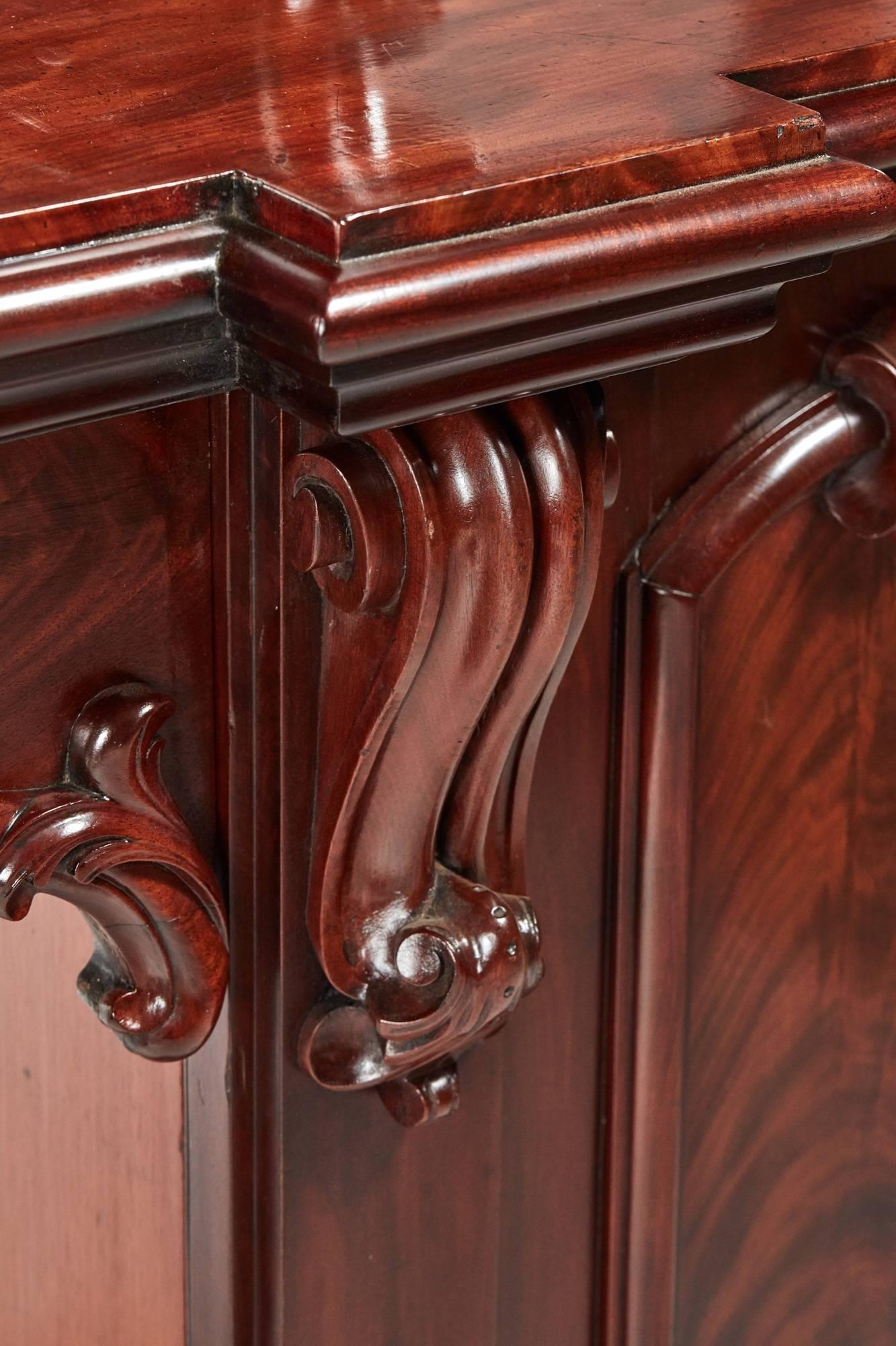 Fantastic Quality Victorian Carved Mahogany Sideboard In Excellent Condition For Sale In Stutton, GB