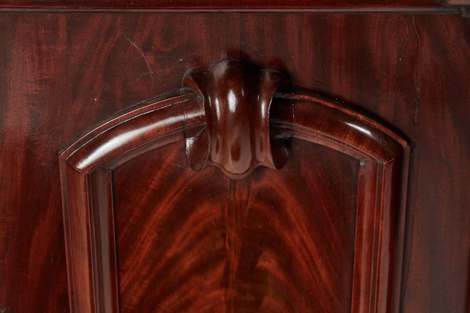 Fantastic Quality Victorian Carved Mahogany Sideboard For Sale 1