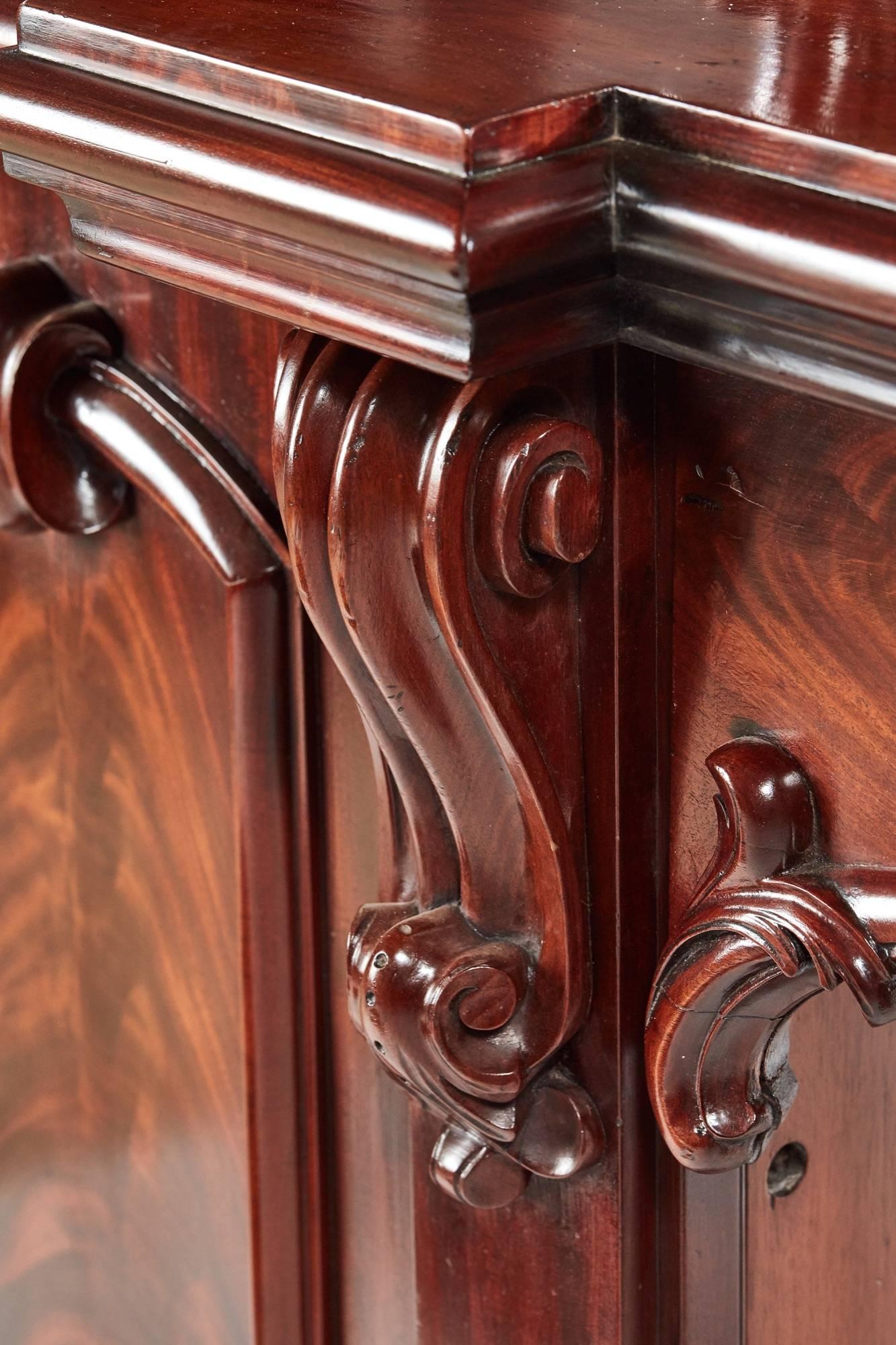 Fantastic Quality Victorian Carved Mahogany Sideboard For Sale 4