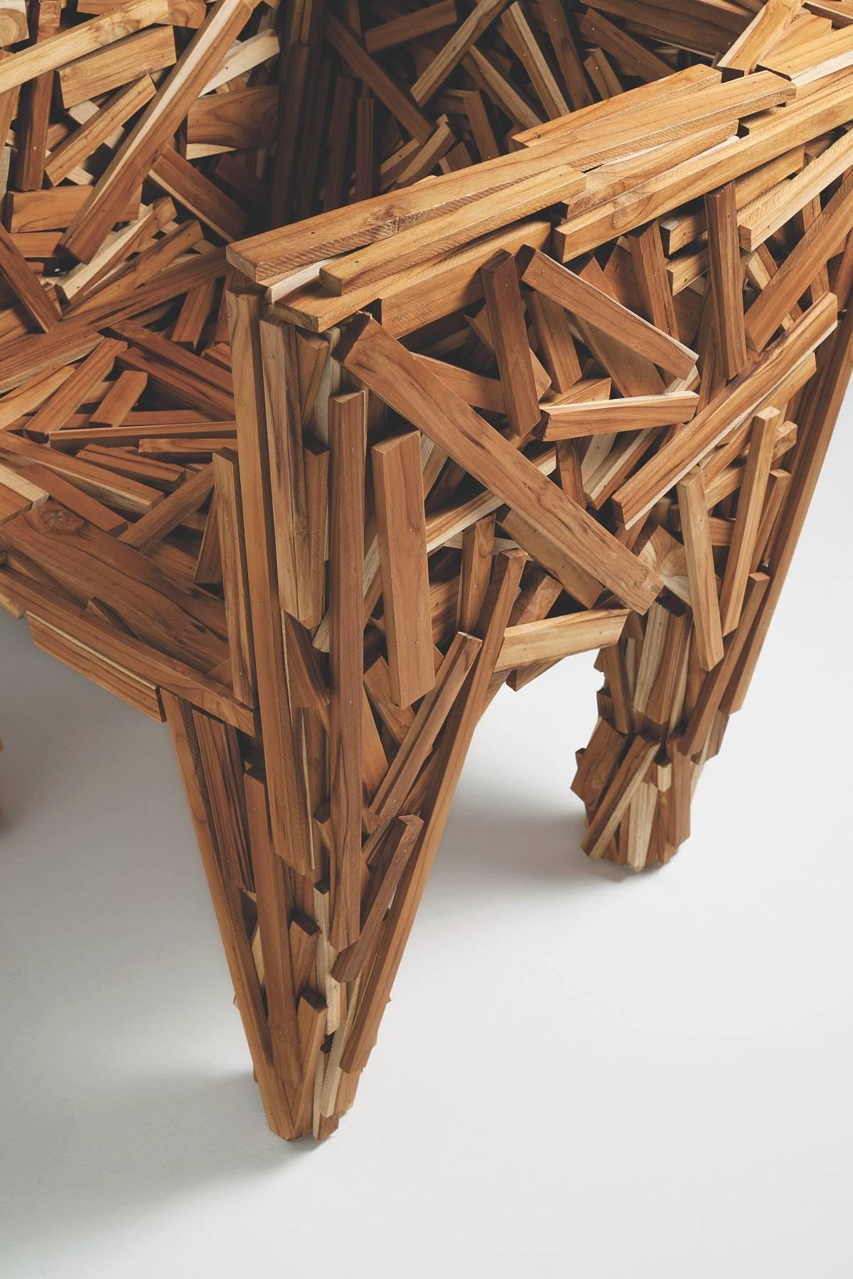 Armchair, Edra, Favela chair, Fernando and Humberto Campana, 2003.
Is a chair without internal structure, built with many pieces of natural wood, similar to the shacks of the favelas are built in Brazil, glued and nailed together by hand on each