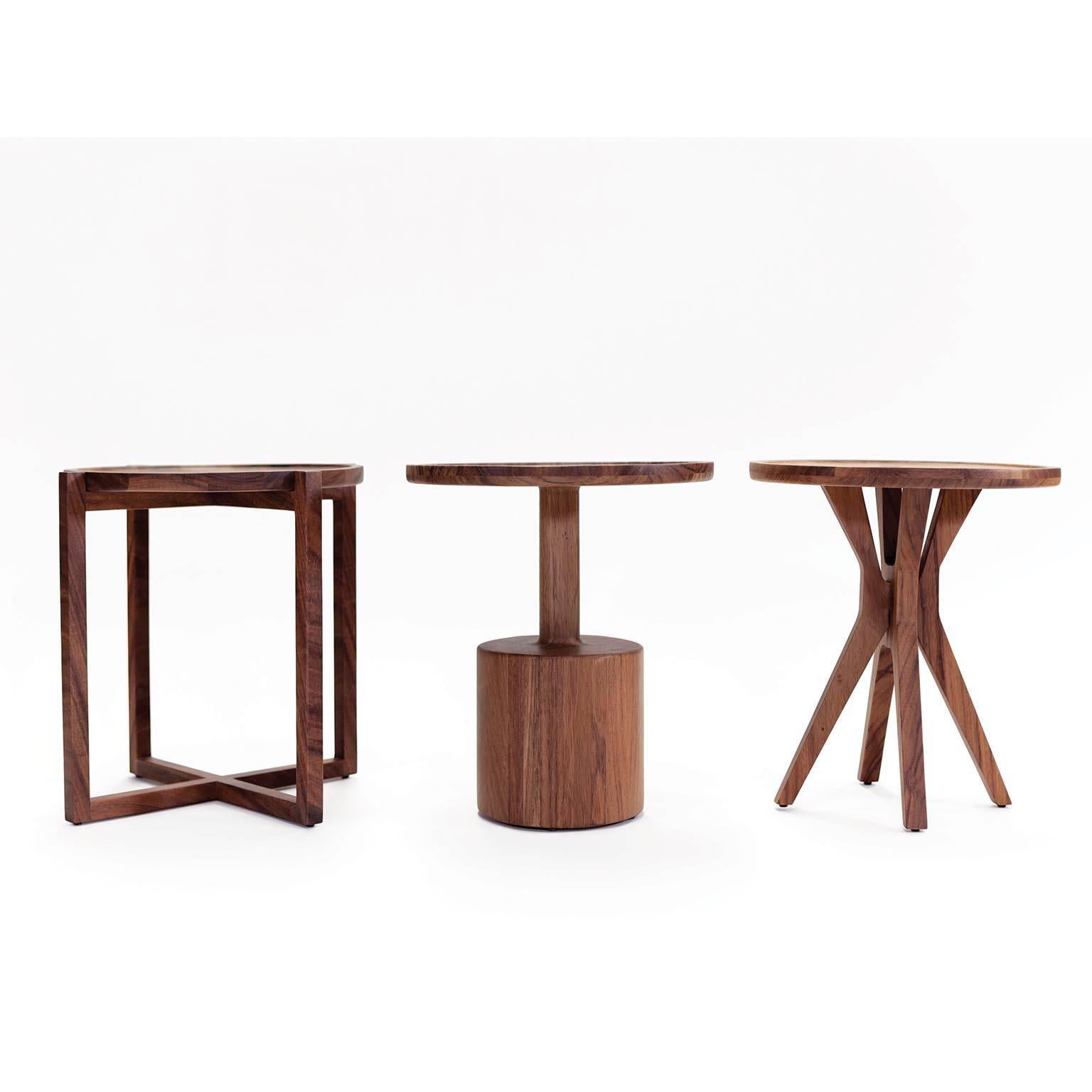 Moderne Table d'appoint contemporaine Boton deux en bois massif de guanacaste par Labrica en vente