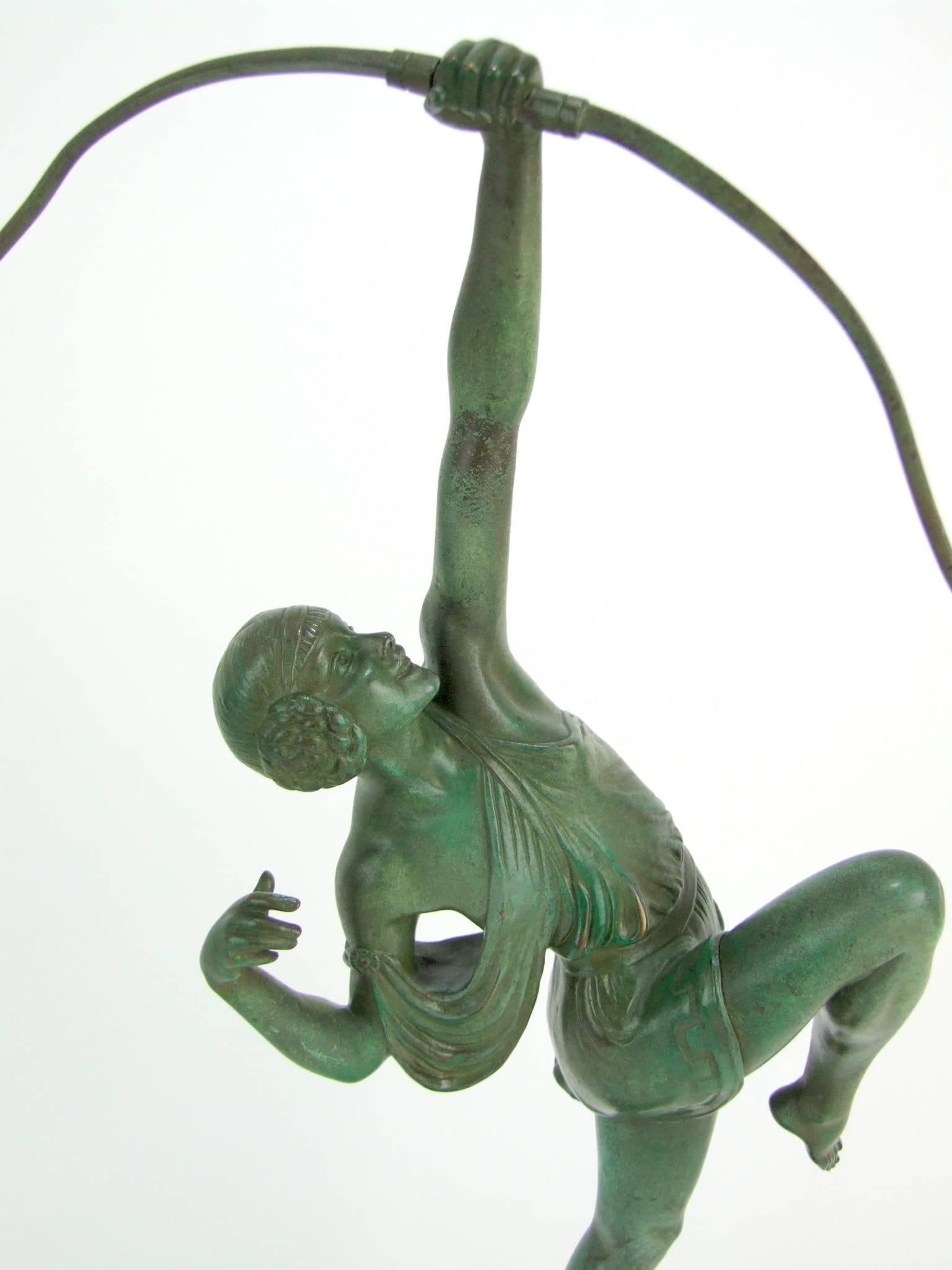 Sculpture en bronze Art déco « Danseuse à l'arc » de Pierre Le Faguays en vente 3