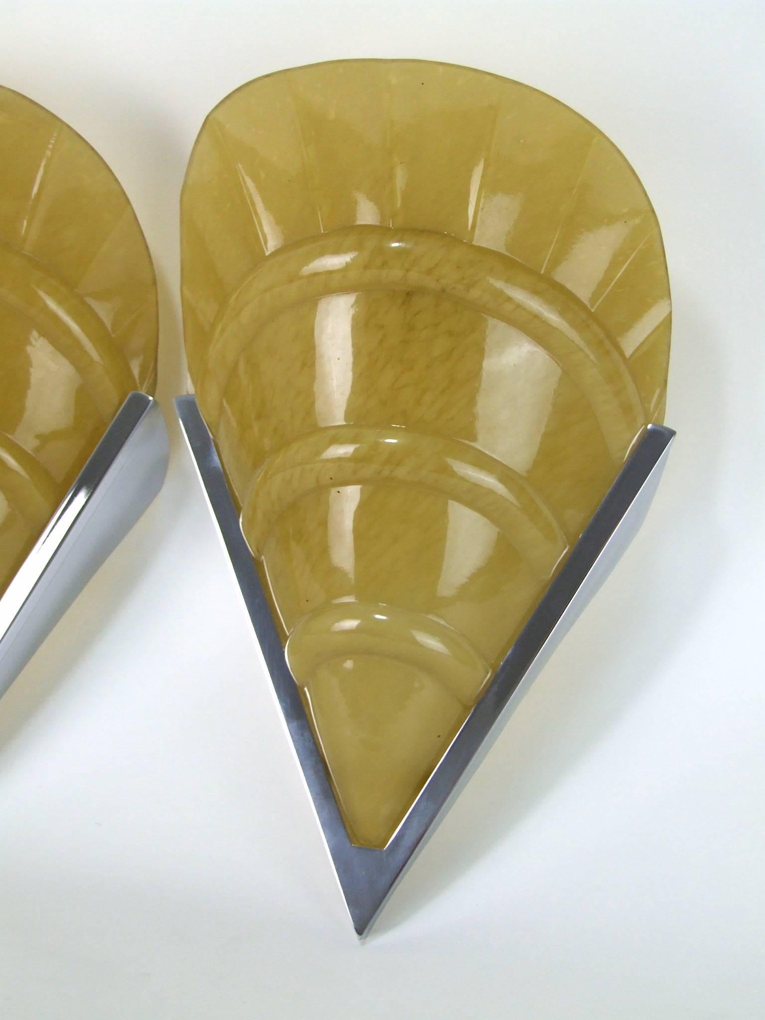 Set of Three French Art Deco Wall Lights In Excellent Condition For Sale In Warlingham, GB