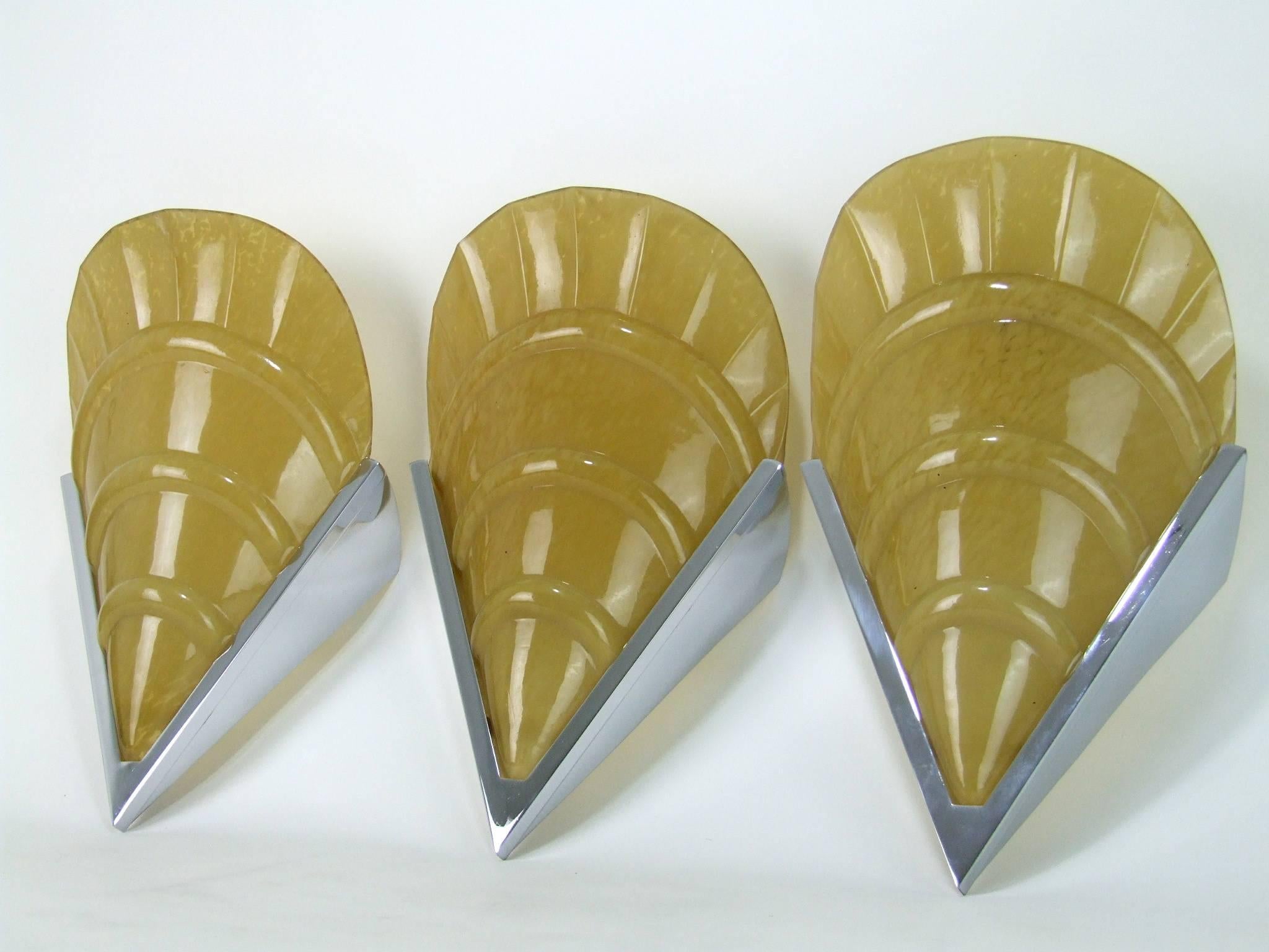 Set of Three French Art Deco Wall Lights For Sale 1