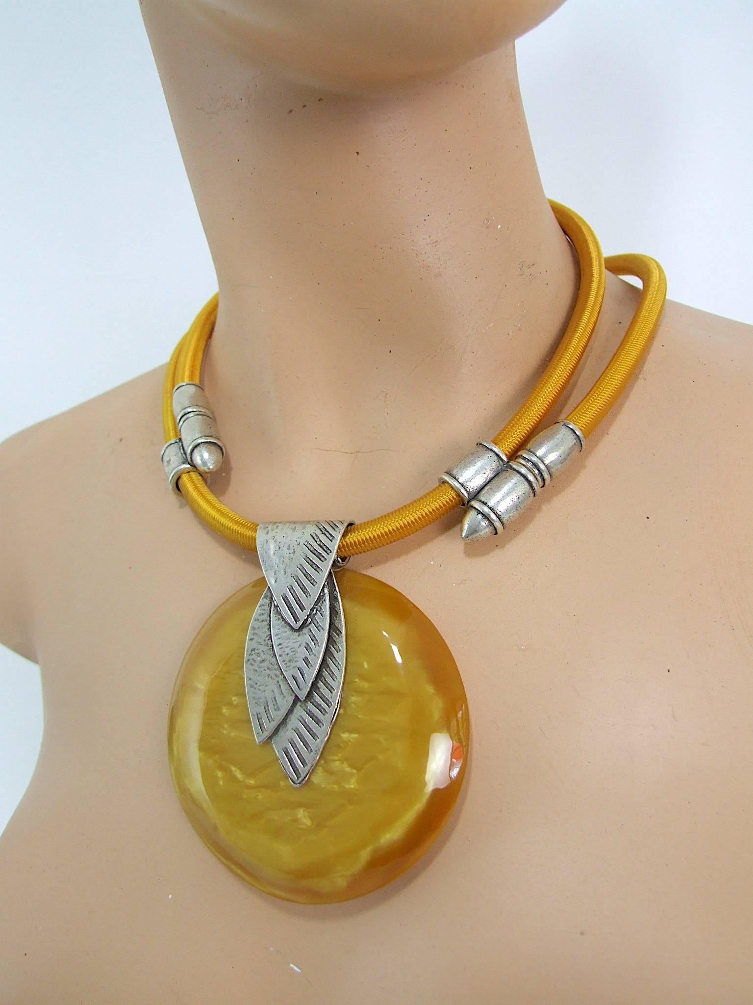 Modernist Leaf Necklace by Max Debraine, circa 1980 In Excellent Condition For Sale In Warlingham, GB