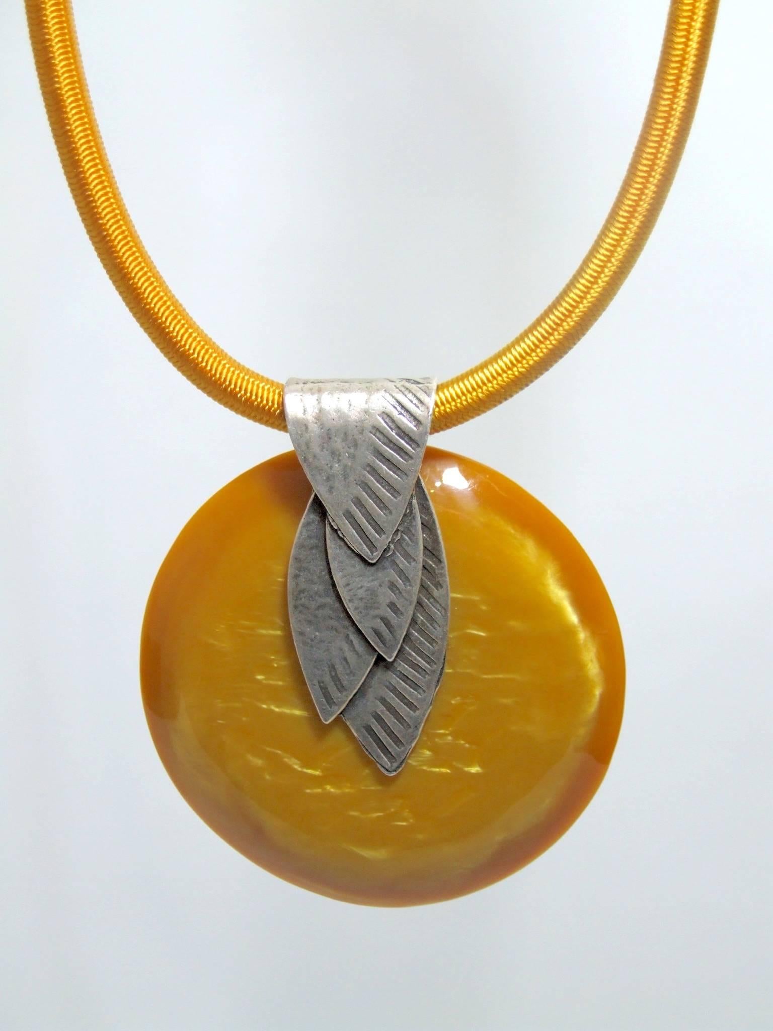 Modernist Leaf Necklace by Max Debraine, circa 1980 For Sale 1