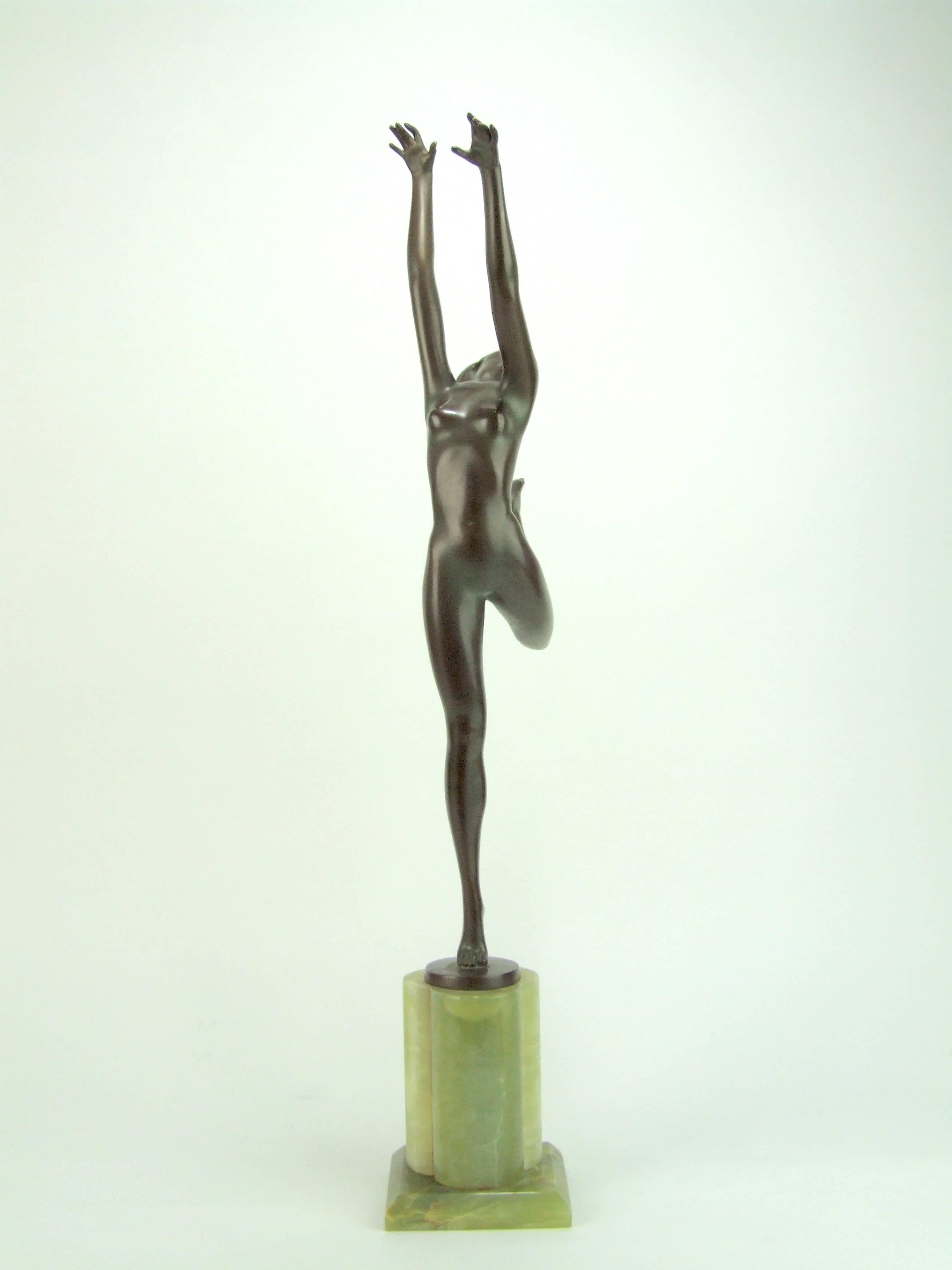 A large Art Deco bronze nude dancer by Josef Lorenzl. Signed to the bronze and mounted on a shaped onyx base. Measure: Total height is 26 inches (66cm) and she measures 11 inches (28cm) at her widest point. Condition is extremely good.