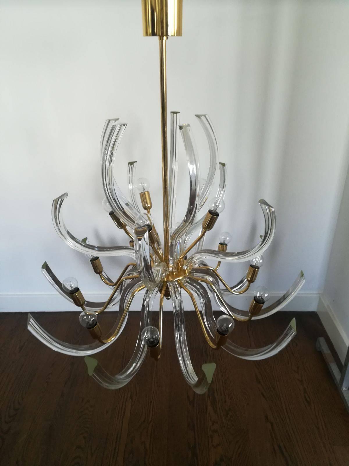Mid-Century Modern Curved Clear Crystal Glass Venini Chandelier, Brass Frame In Good Condition For Sale In Westmaas, NL