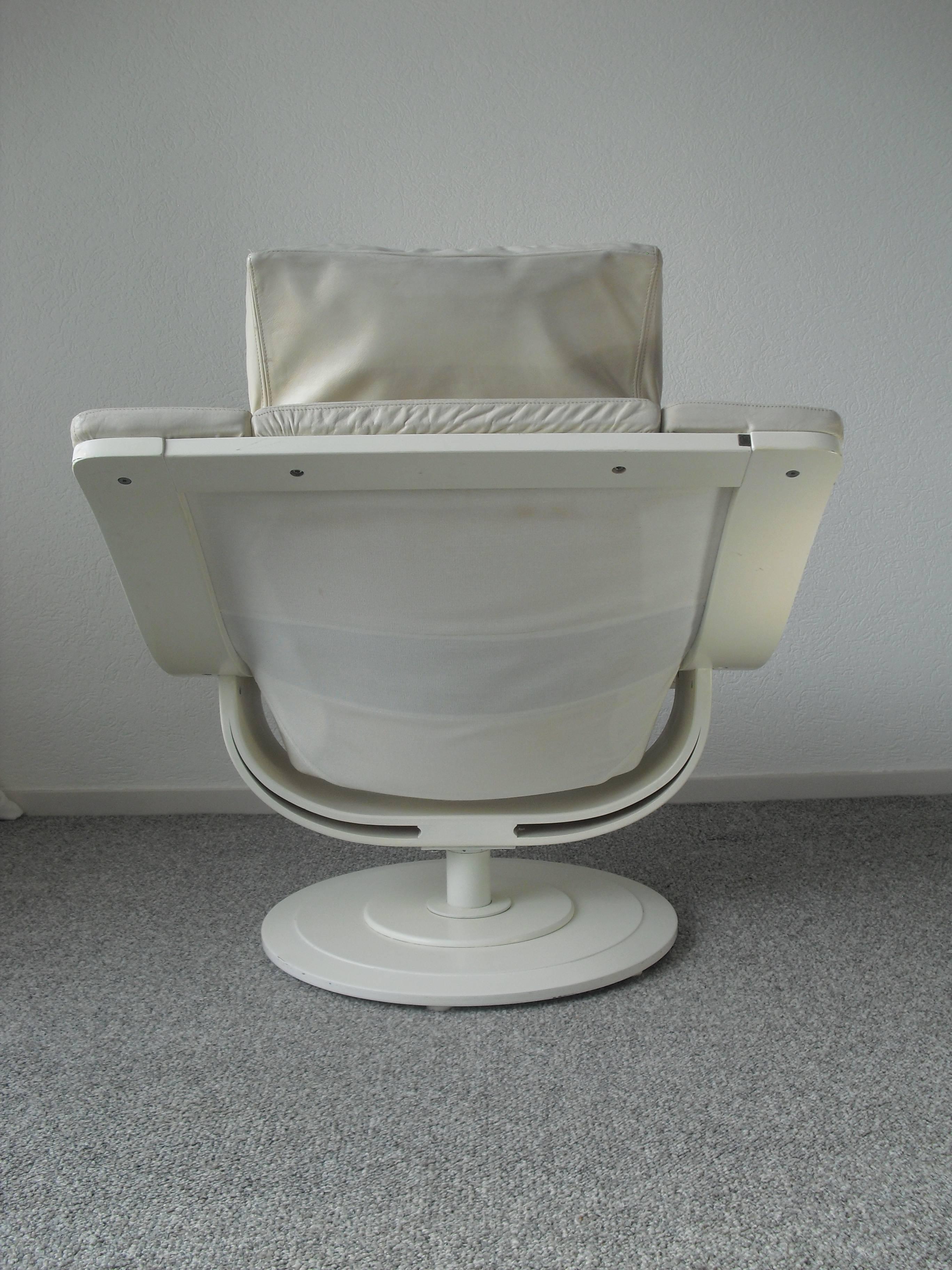 Laminated Nelo Sweden 'Move' Swivel Lounge Chair by Takashi Okamura & Erik Marquardsen