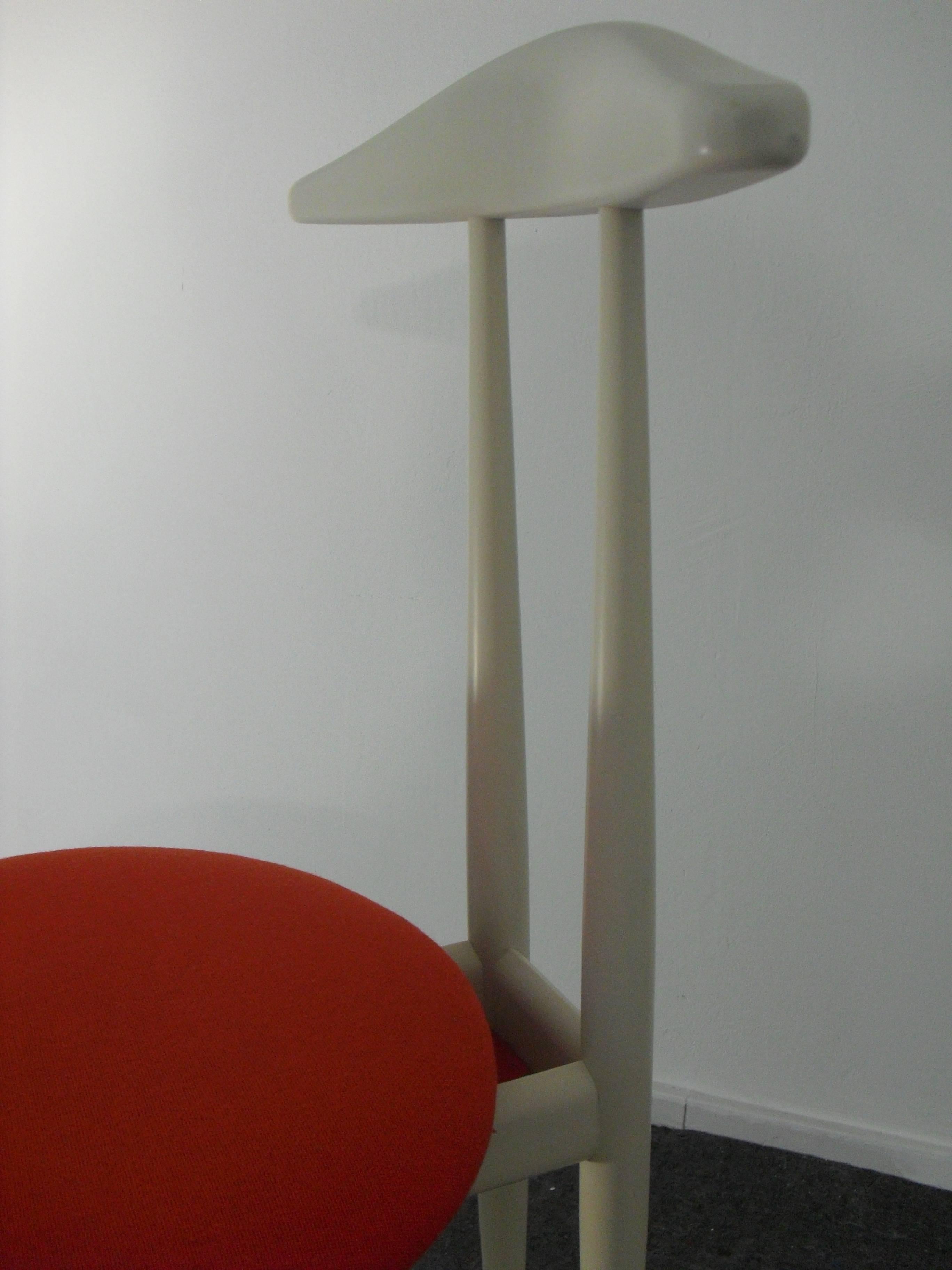 Very cool item, this butler or valet chair from the 1950s.
When you lift the seat there is room for accessories storage .
With original orange whool upholstery.

Dimensions: H 86 cm x B 45 cm x D 47 cm x Seat 43 cm.
Condition: Very good .