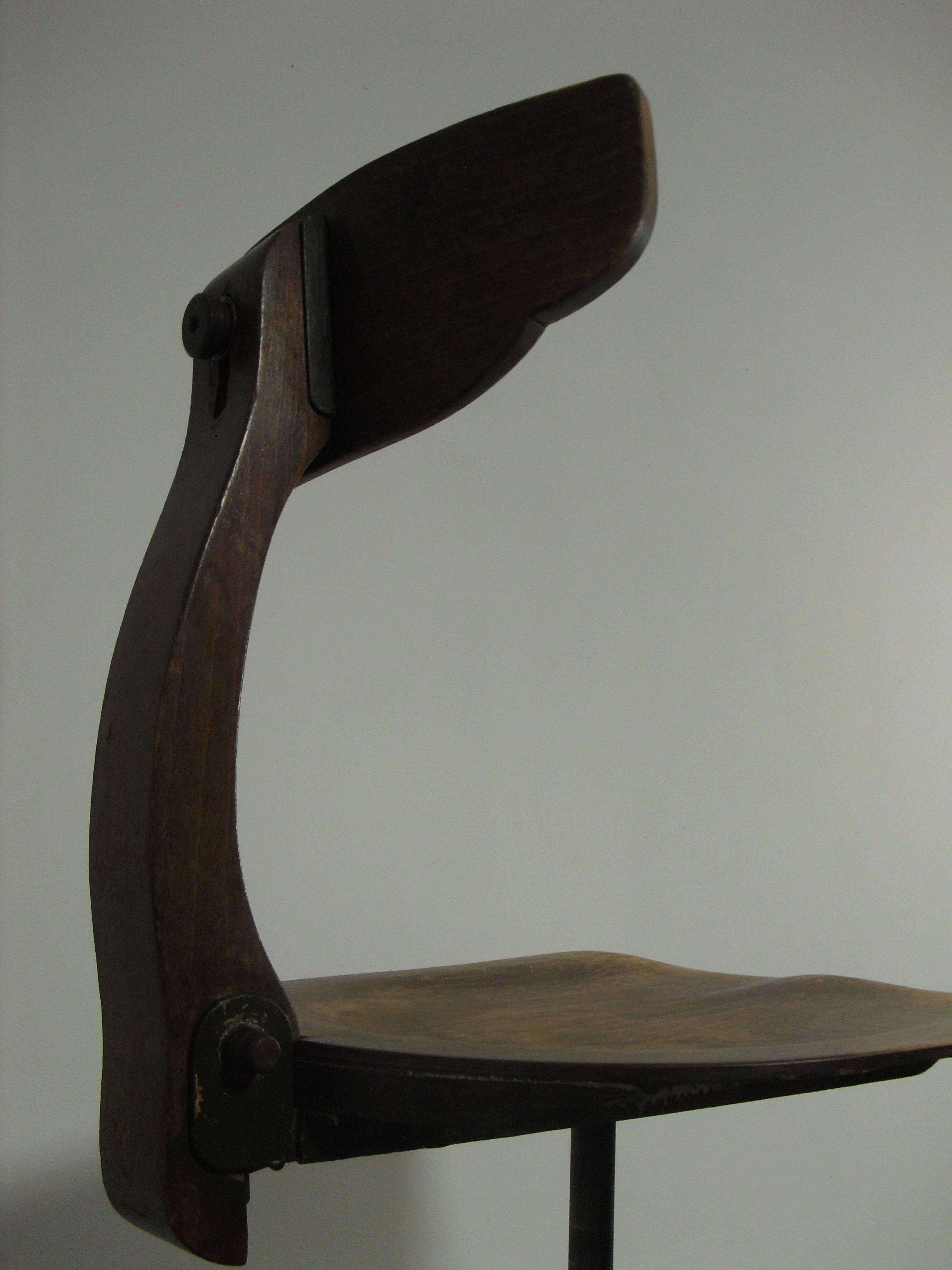 Early 20th Century German Bauhaus Industrial Architectural Oak Desk Chair 3