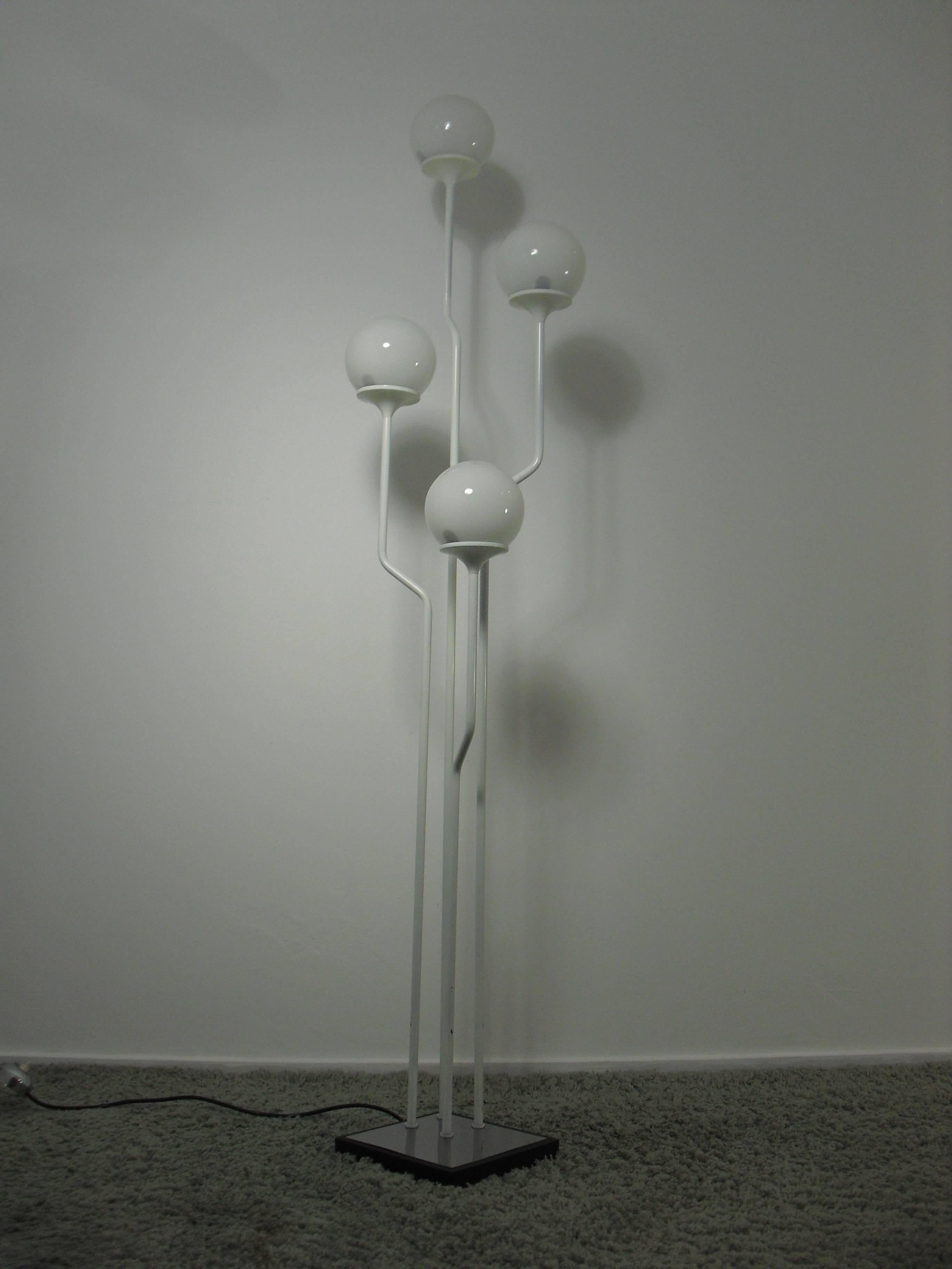 Architectural metal floor lamp by Goffredo Reggiani for Reggiani, Italy, 1960s.

Four white lacquered metal arms on a stone base, with four opaline glass globes in different heights.

Timeless Italian modern item.

Dimensions: H 163 x W 30 x D