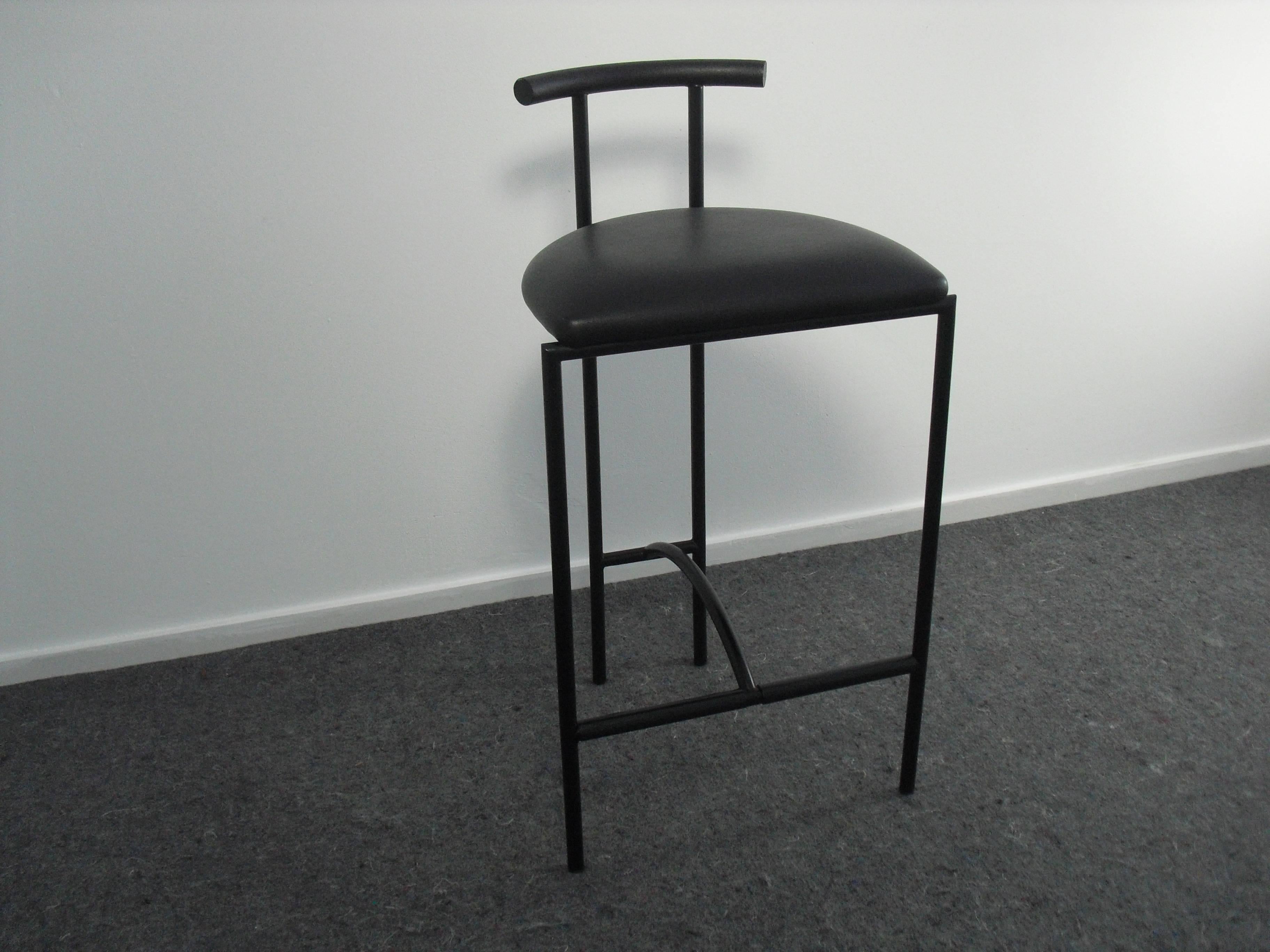 This Memphis style bar stool is designed by Rodney Kinsman (UK) for Bieffeplast Italy in 1985.
Black tubular powder coated frame with black vinyl upholstery and rubber backrest.
Very simple but stunning design!

Dimensions: H 81 cm x W43 cm x D 38