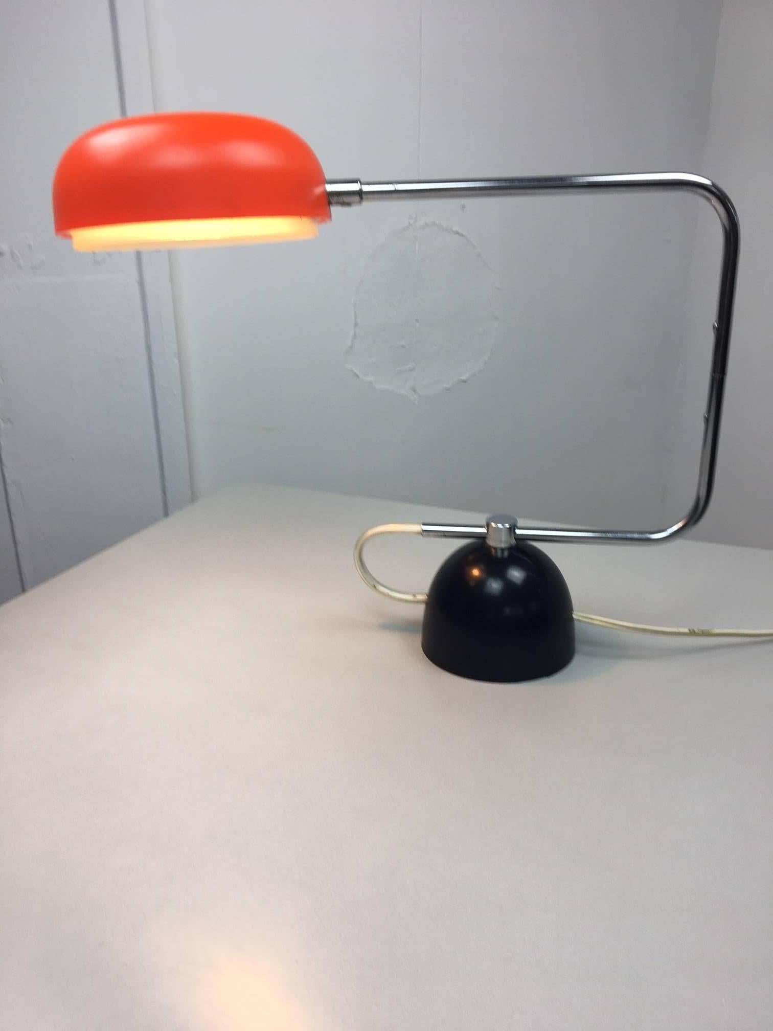 Rare orange tak desk lamp designed by Robert Sonneman for Robert Sonneman Associates Inc. and produced in Japan during the 1970s.

Totally adjustable.

Excellent condition!



   
