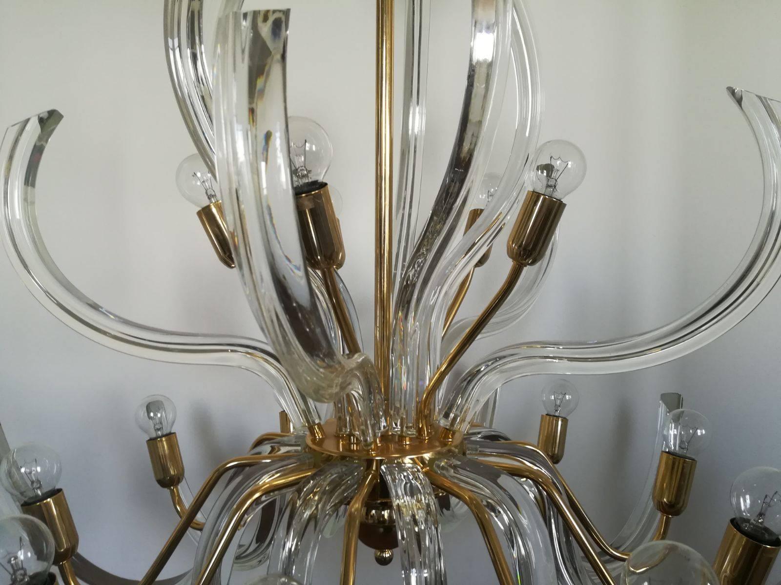 Mid-Century Modern Curved Clear Crystal Glass Venini Chandelier, Brass Frame For Sale 1