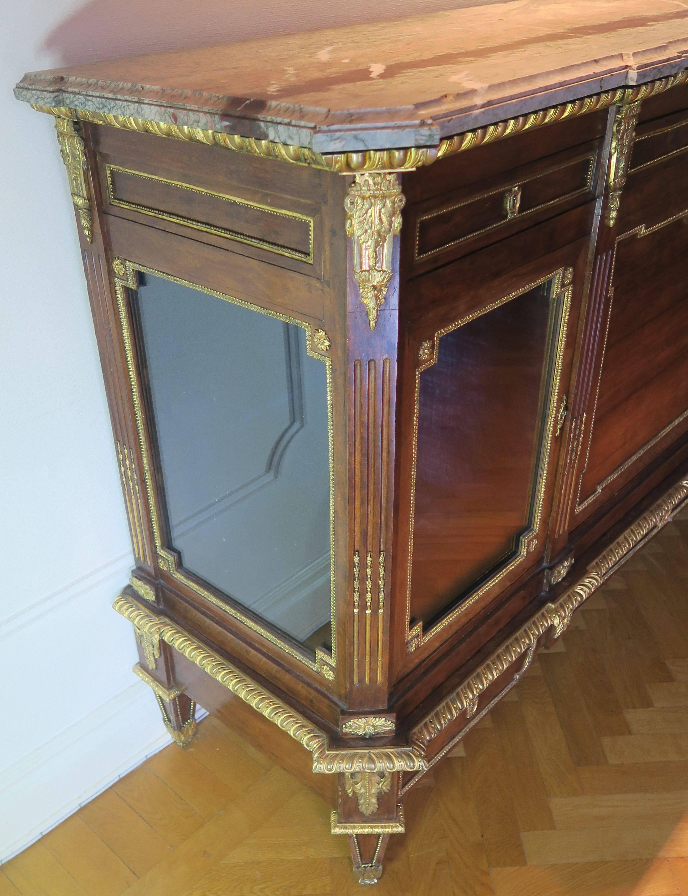 French Louis XVI '1785-1790' Commode Attributed to Jean-Henri Riesener For Sale