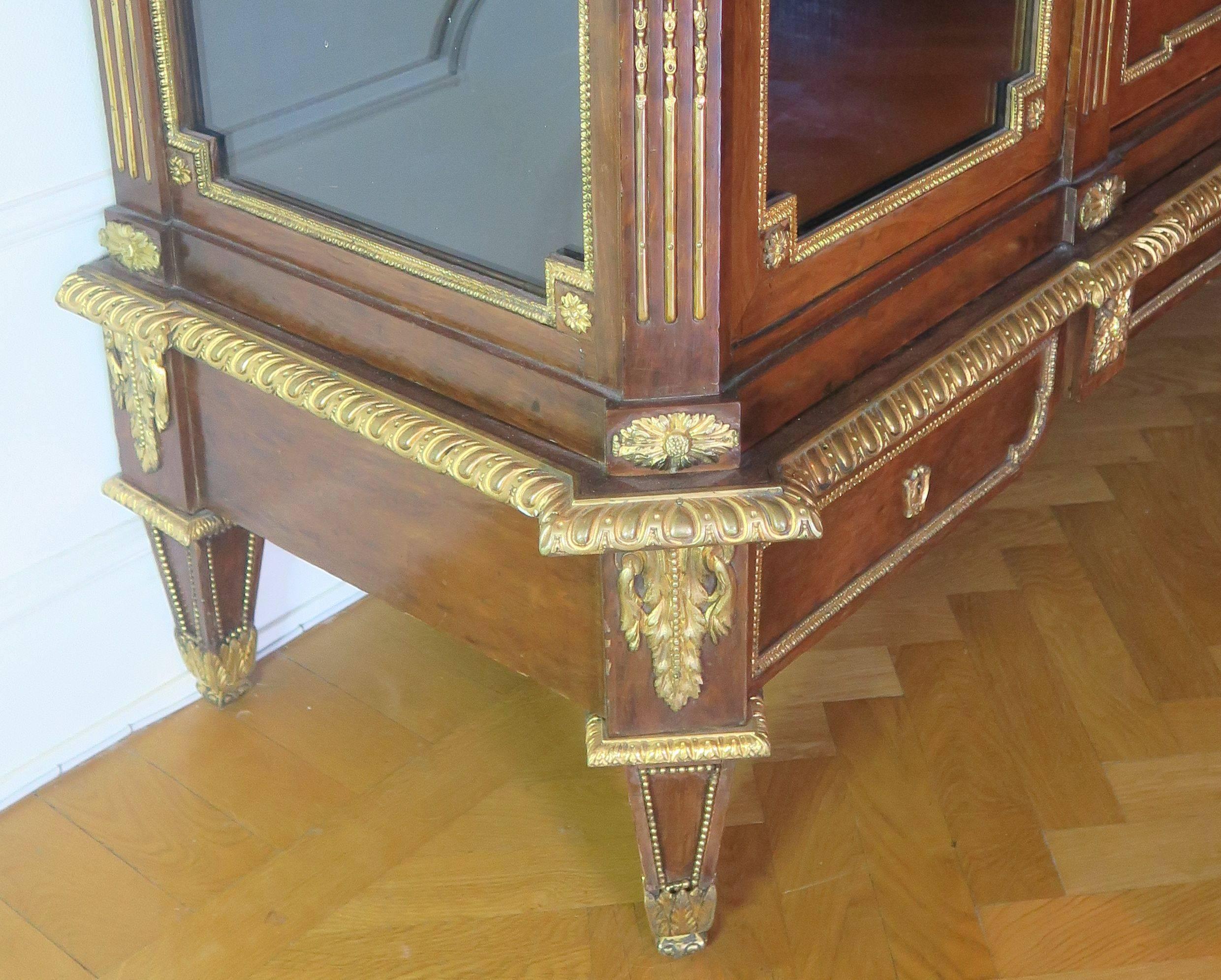 Gilt Louis XVI '1785-1790' Commode Attributed to Jean-Henri Riesener For Sale