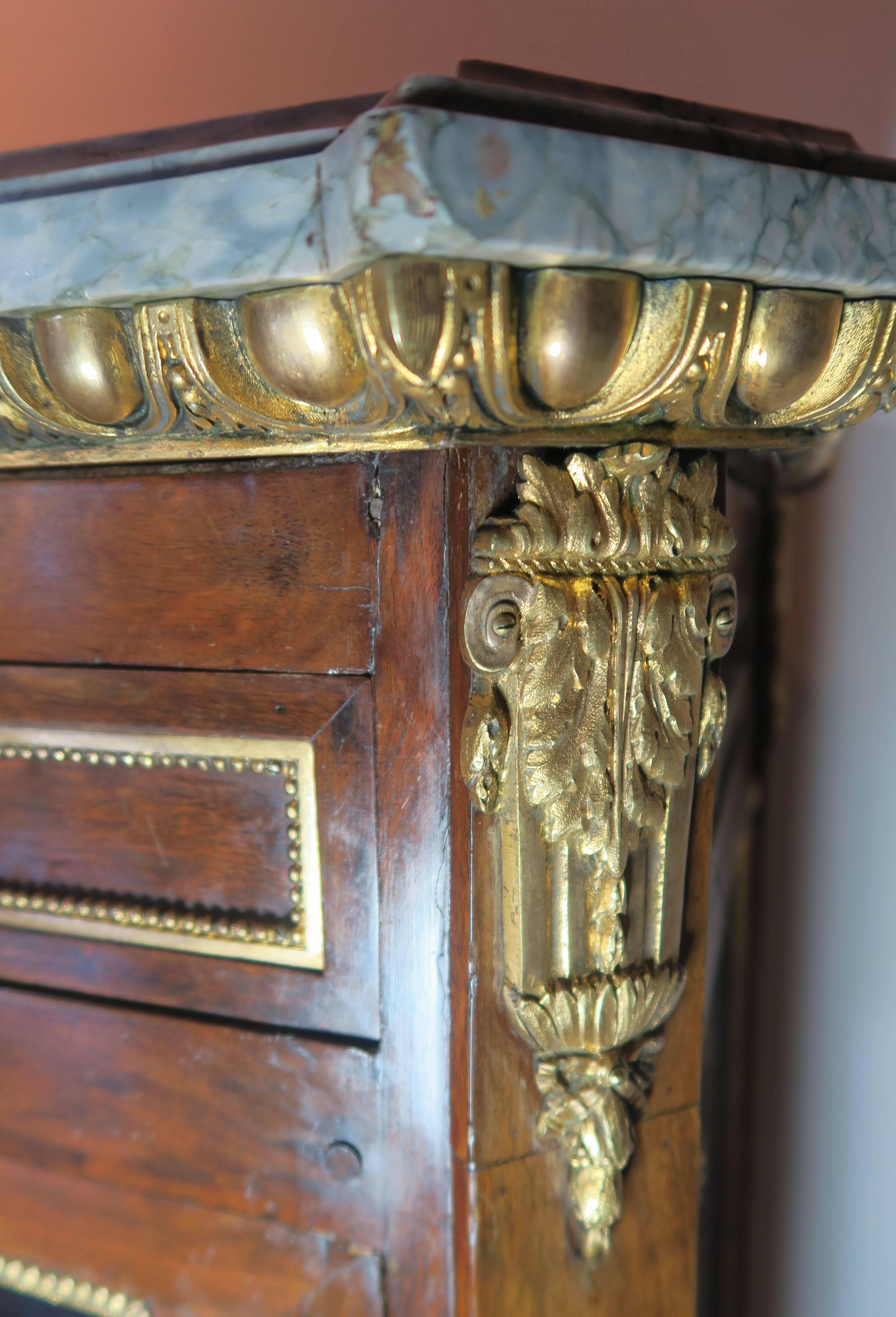 Louis XVI '1785-1790' Commode Attributed to Jean-Henri Riesener For Sale 3