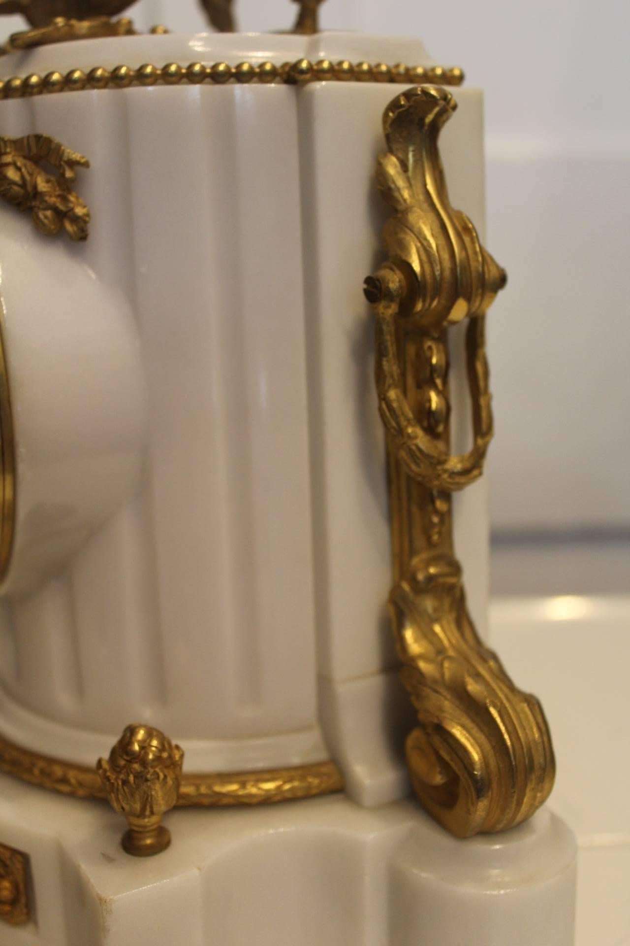 Early 20th Century White Marble Clock Garniture In Excellent Condition For Sale In Dublin, IE