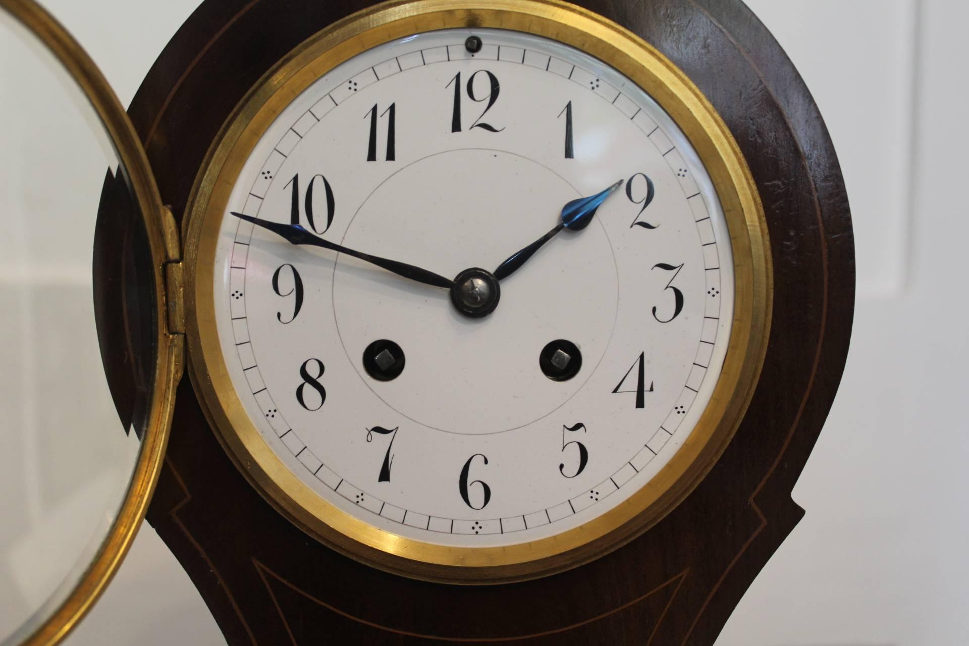 Mahogany balloon mantel clock with satinwood inlay, circa 1900.

This beautiful French clock is in a particularly good mahogany case with decorative satinwood inlay. The crisp white dial showing Arabic numerals and spade hands. It has an