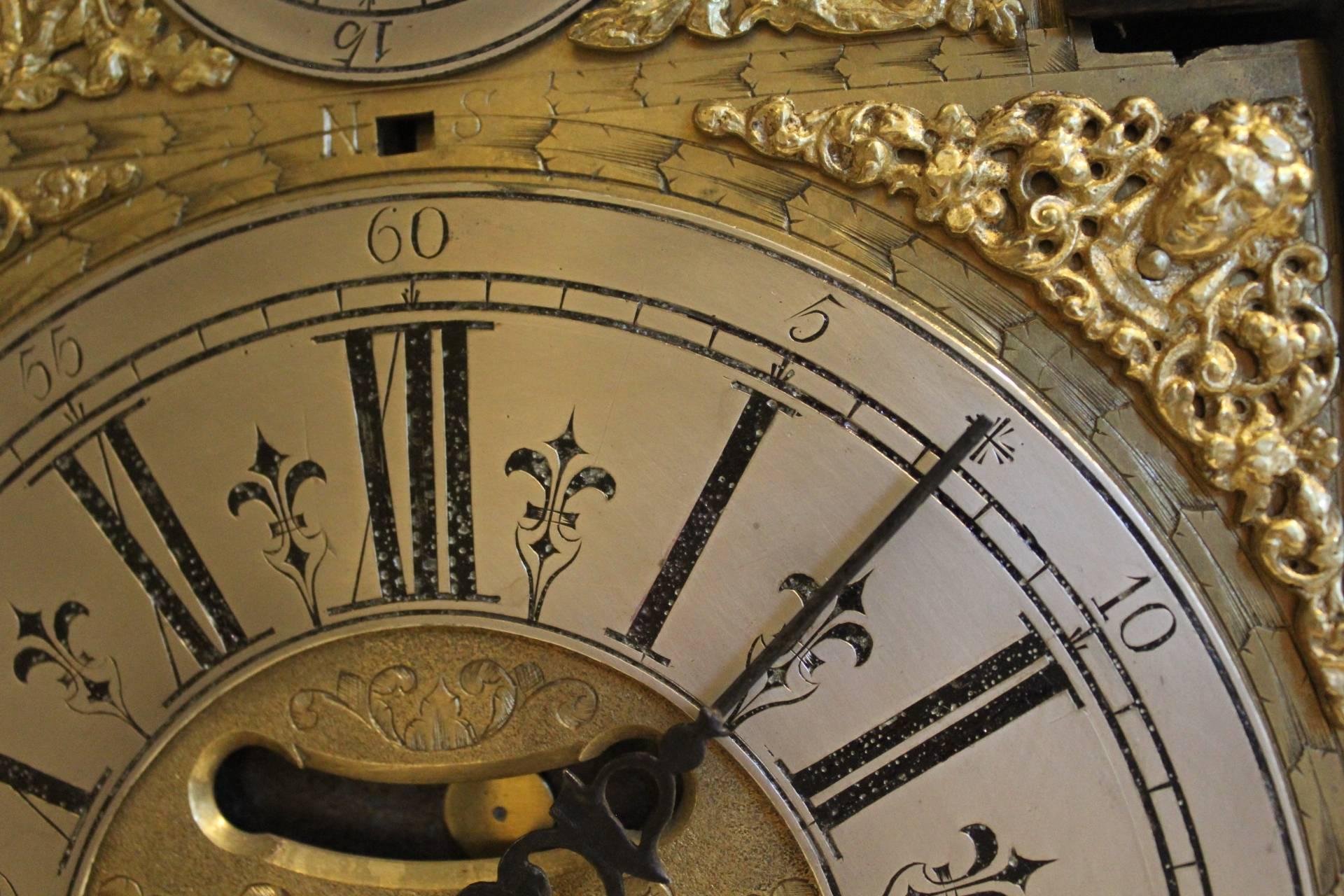 Early 18th Century Irish Mahogany Bracket Clock For Sale 2