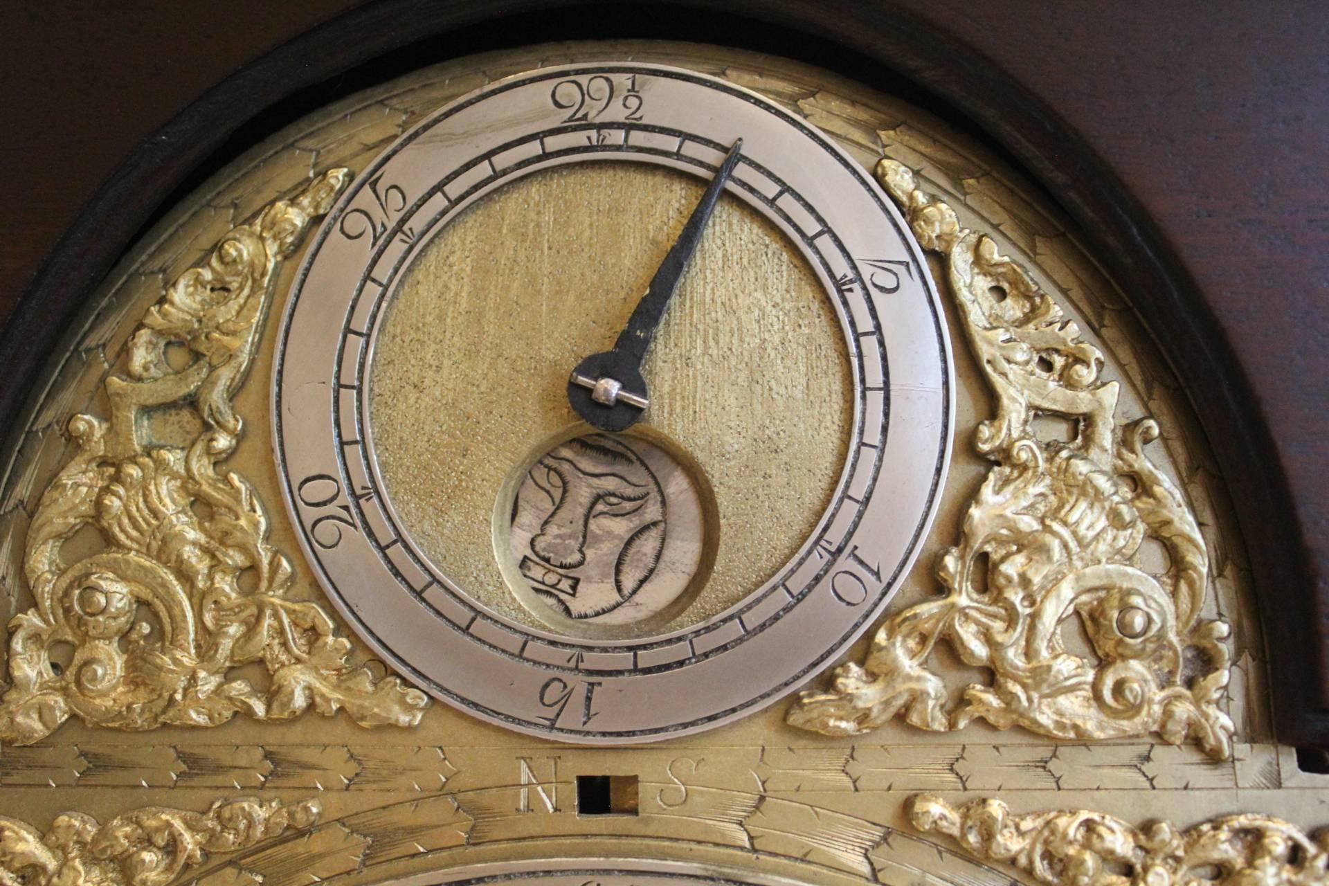 Early 18th Century Irish Mahogany Bracket Clock For Sale 6