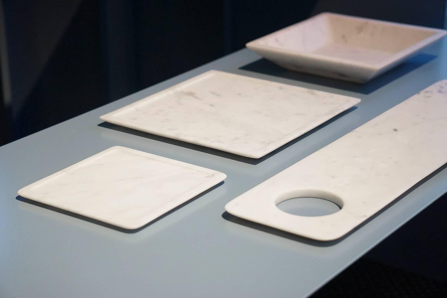 Italian New Modern Tray/Chopping Board in White Carrara Marble, creator Studioformart For Sale